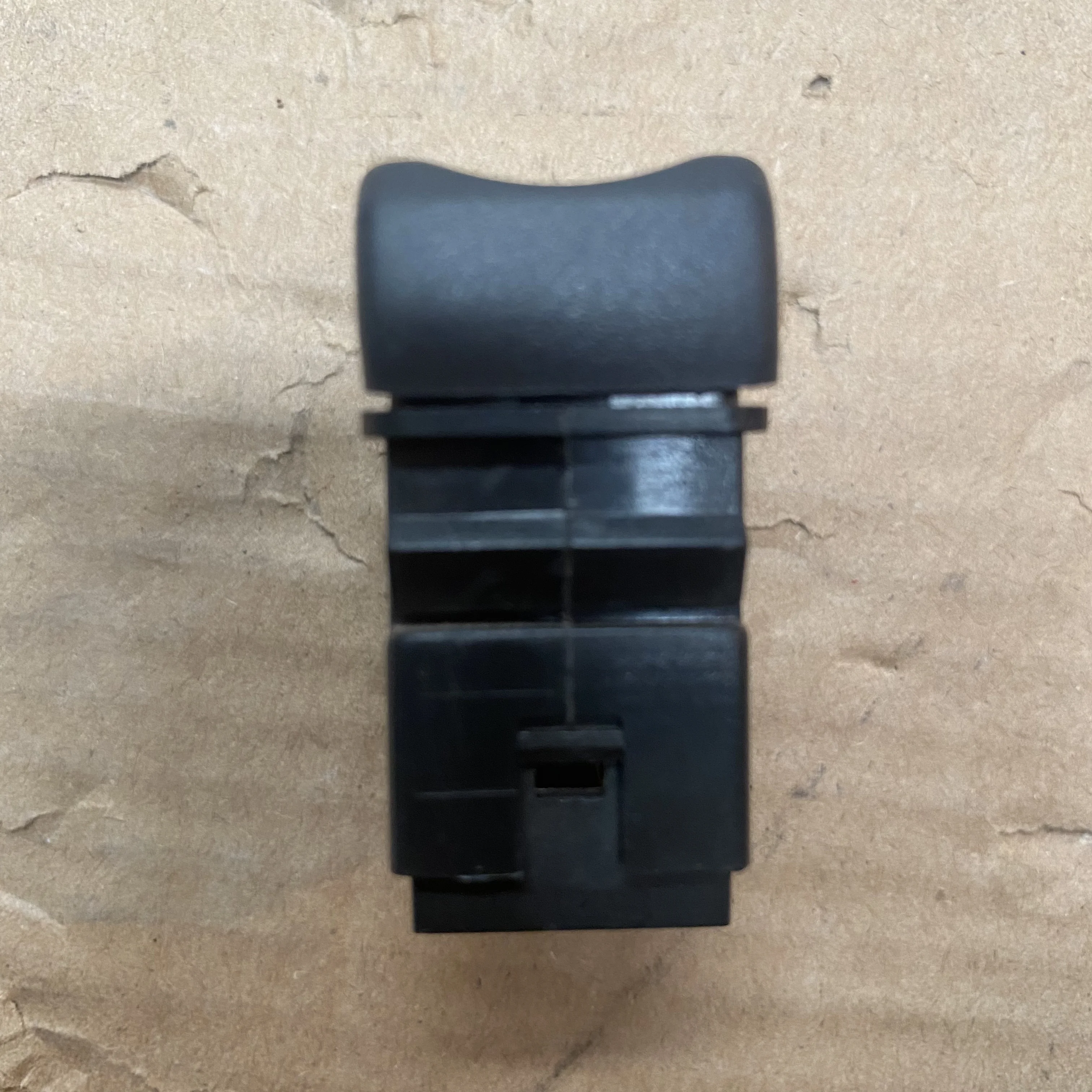 3750010-C0100 air horn switch hot sale Dongfeng Tianlong Tianjin truck pure accessories