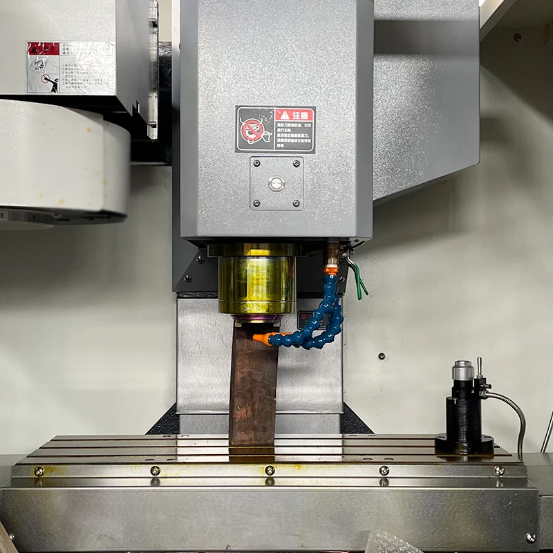 XH7126 Driven by servo motor vertical cnc milling machine 3 axis