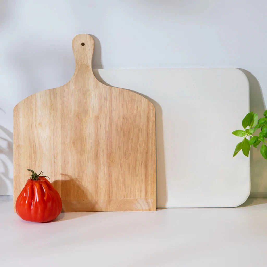 Прямоугольный белый сланцевый костюм для пиццы с перерабатываемой деревянной доской включает инструменты для пиццы