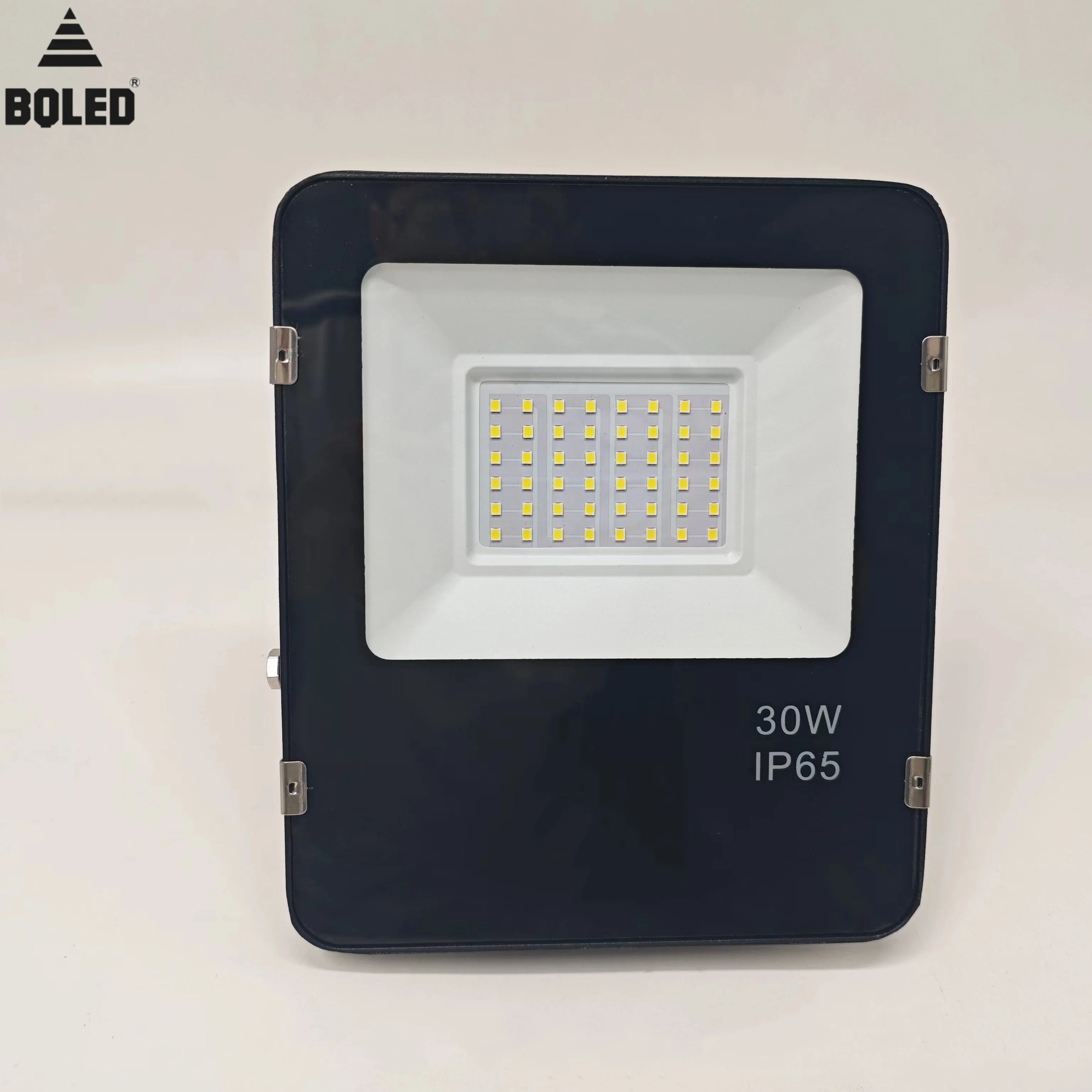 Высокий люмен 120lm/w 6500K 30W светодиодный цельный литой алюминиевый IP65 водонепроницаемый прожектор для садового гаража