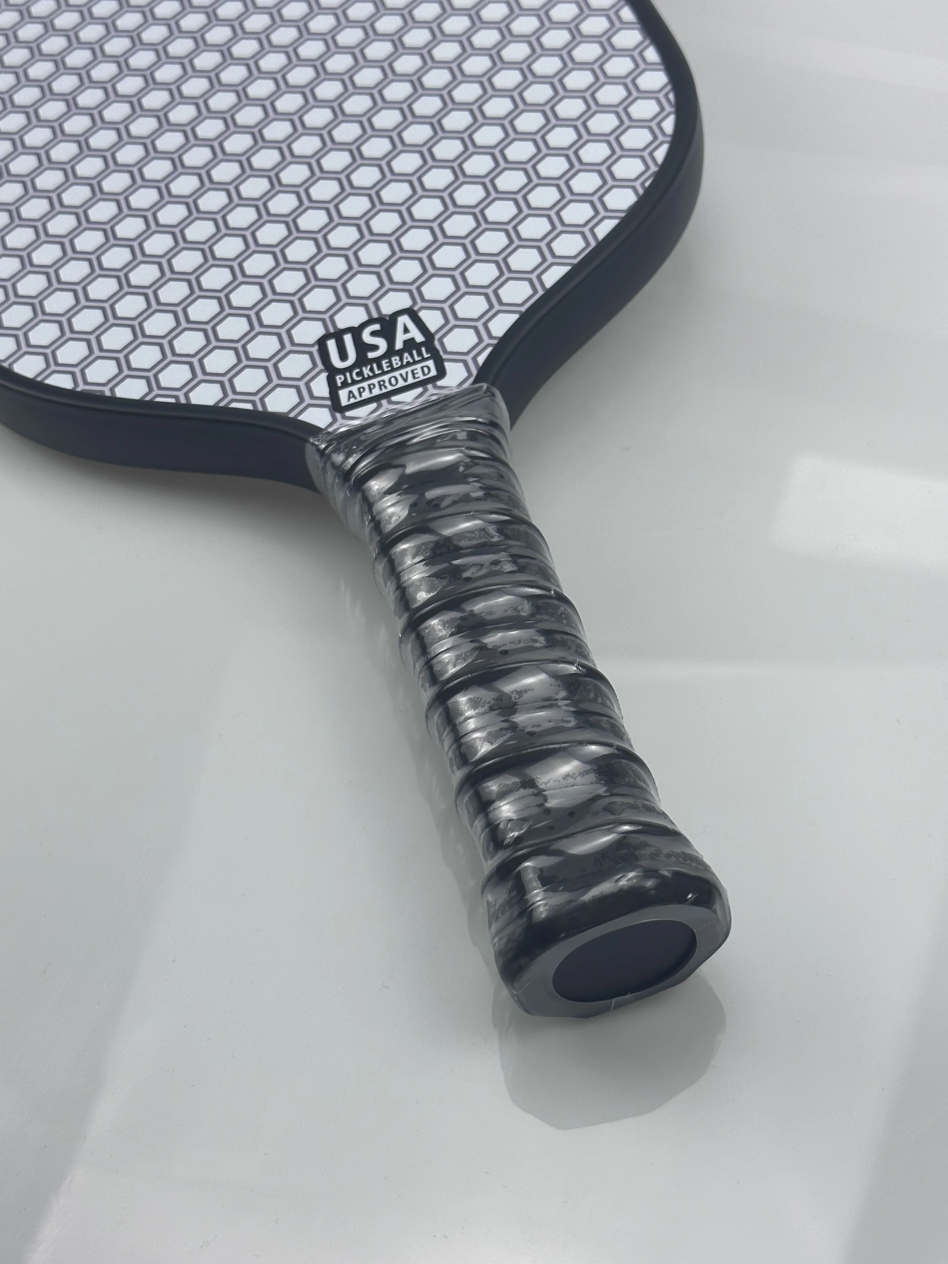 USAPA High Quality Carbon Fiber Top PP Honeycomb Pickleball paddle Quality Pickleball Racket T300