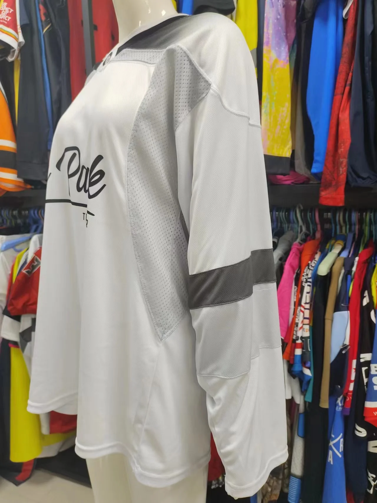 Custom white mesh fabric sublimation breathable loose protective hockey jersey uniform for man woman