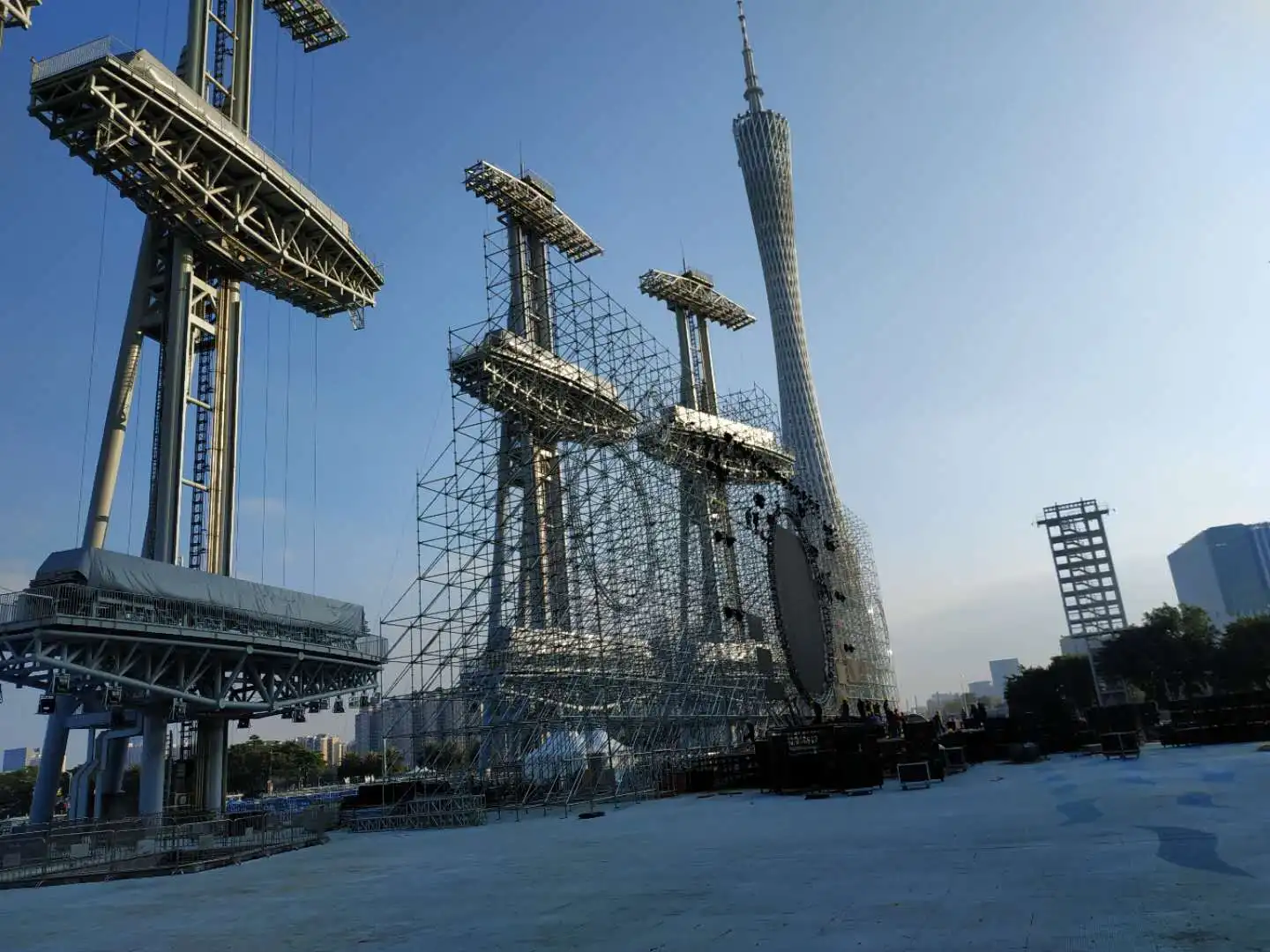 Factory Direct Sales Iron Galvanized Layer Frame Truss hanging Line Array Speaker Sound Audio Frame Construct Use for LED Screen