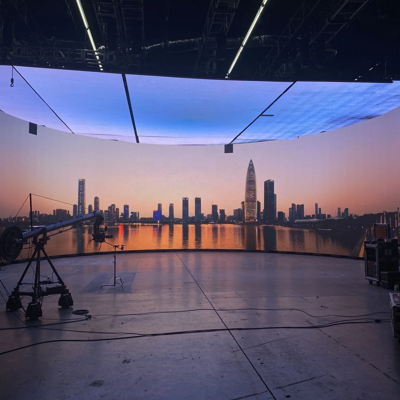 Immersive stage VFX 3D VR XR studio movie production led matrix display HD P2.6 indoor led vr screen for movie studio background
