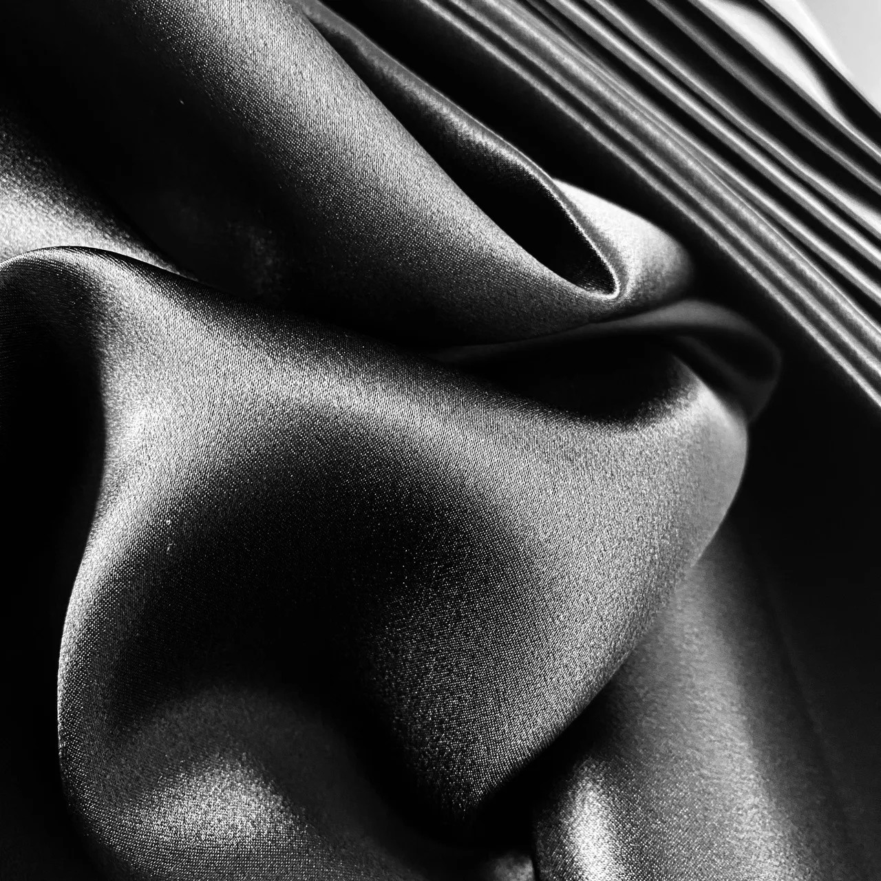 In stock 100% Silk Satin 19mm 114cm Dyed Solid Color Pink Silk Charmeuse for Homewear/Dress/Blouse/Scarf Black/Navy Blue/Pink