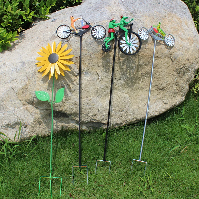 Garden patio decoration Metal frog Cat and mouse ride bicycle iron windmill outdoor wind wheel