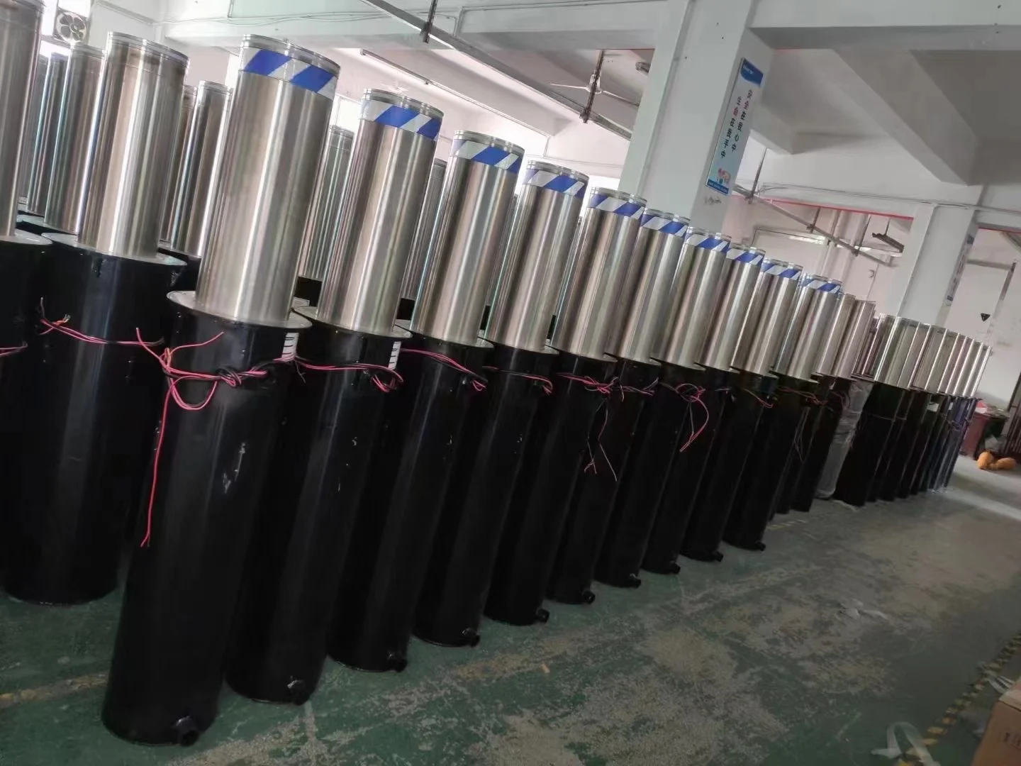 304 Stainless Steel Hydraulic Parking Barrier Residential Traffic Permanent Bollard Door Control Security Equipment by Shenzhen