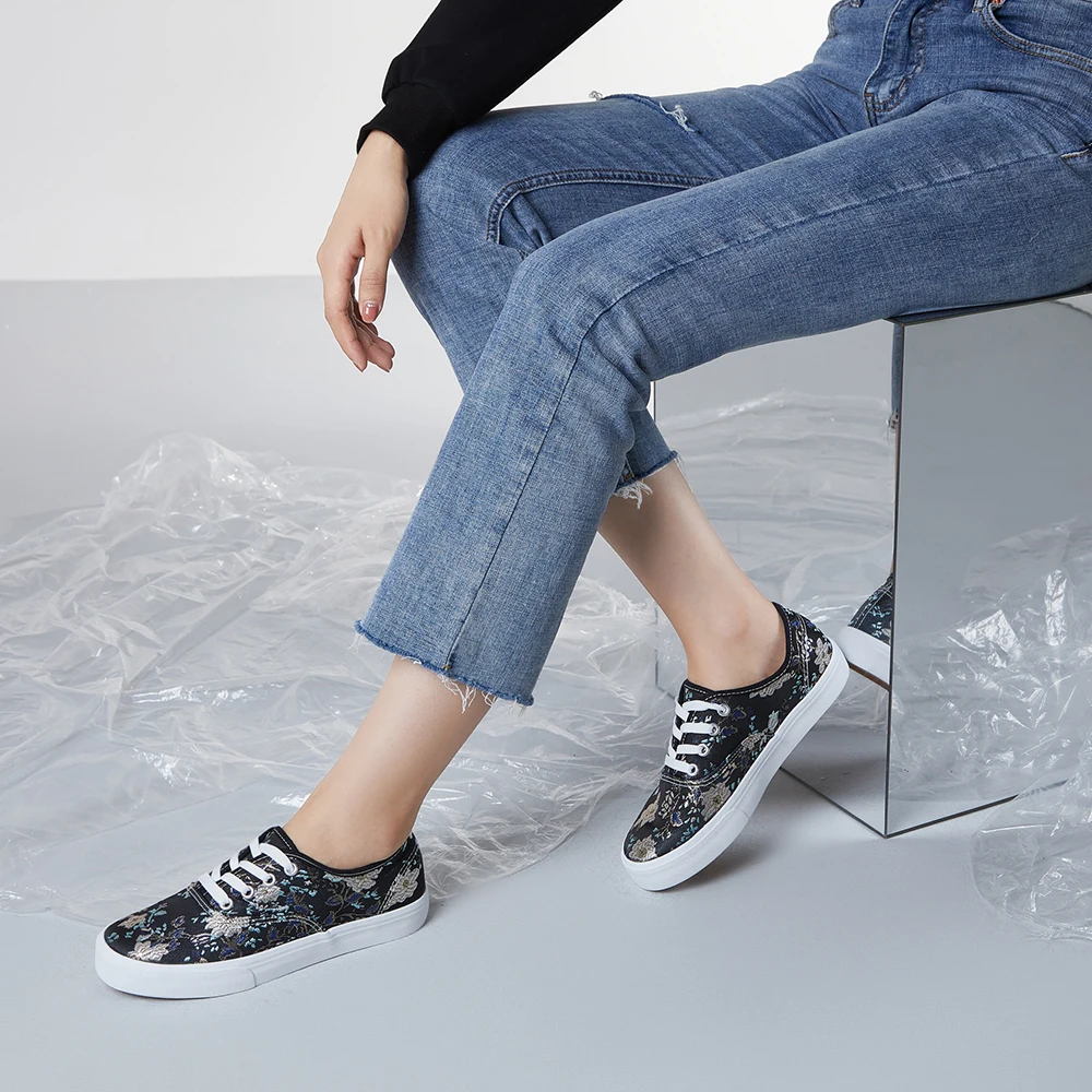 KH Factory Wholesale OEM Custom Logo Classic Vulcanized Casual Walking Half Canvas Trendy Shoes For Unisex