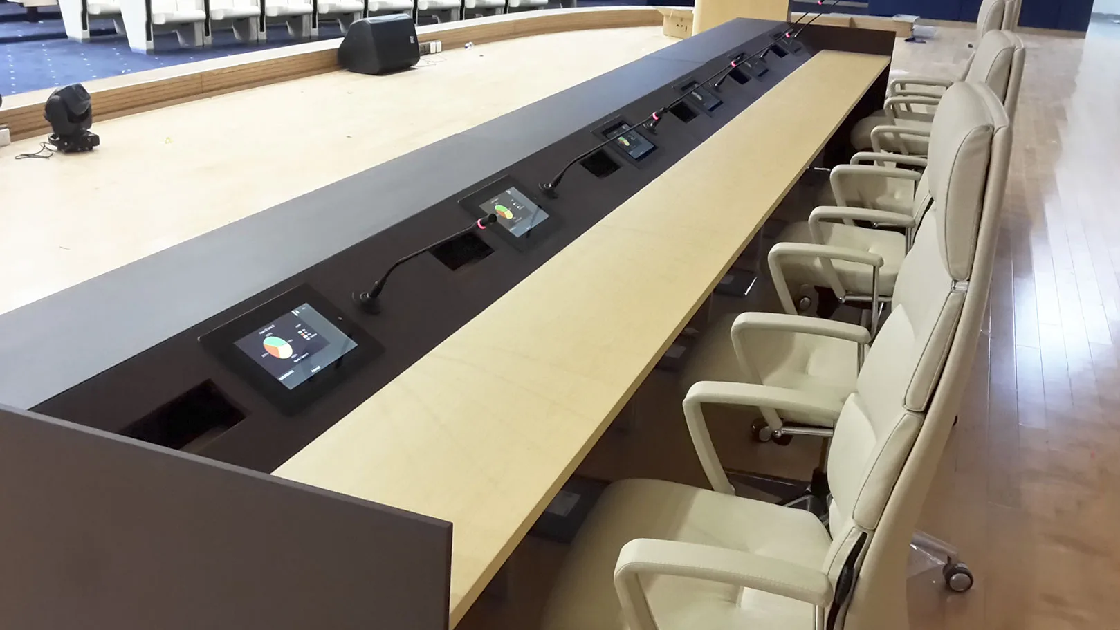 Custom Multimedia Interactive Units Lcd Backseat Monitor Debates Management Discussions Voting And Survey For Meeting Room