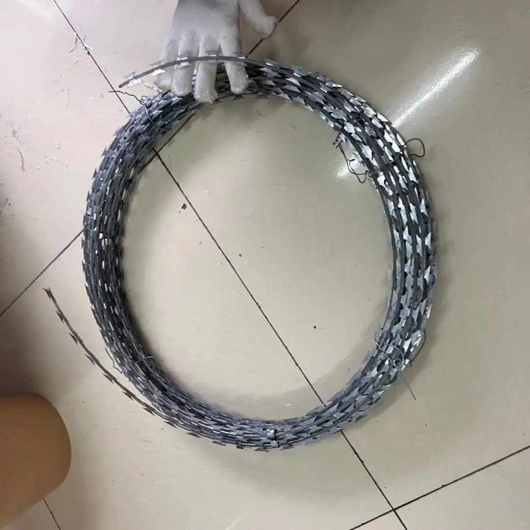 good quality Hot dipped galvanized steel razor barbed wire  SS304 BTO22