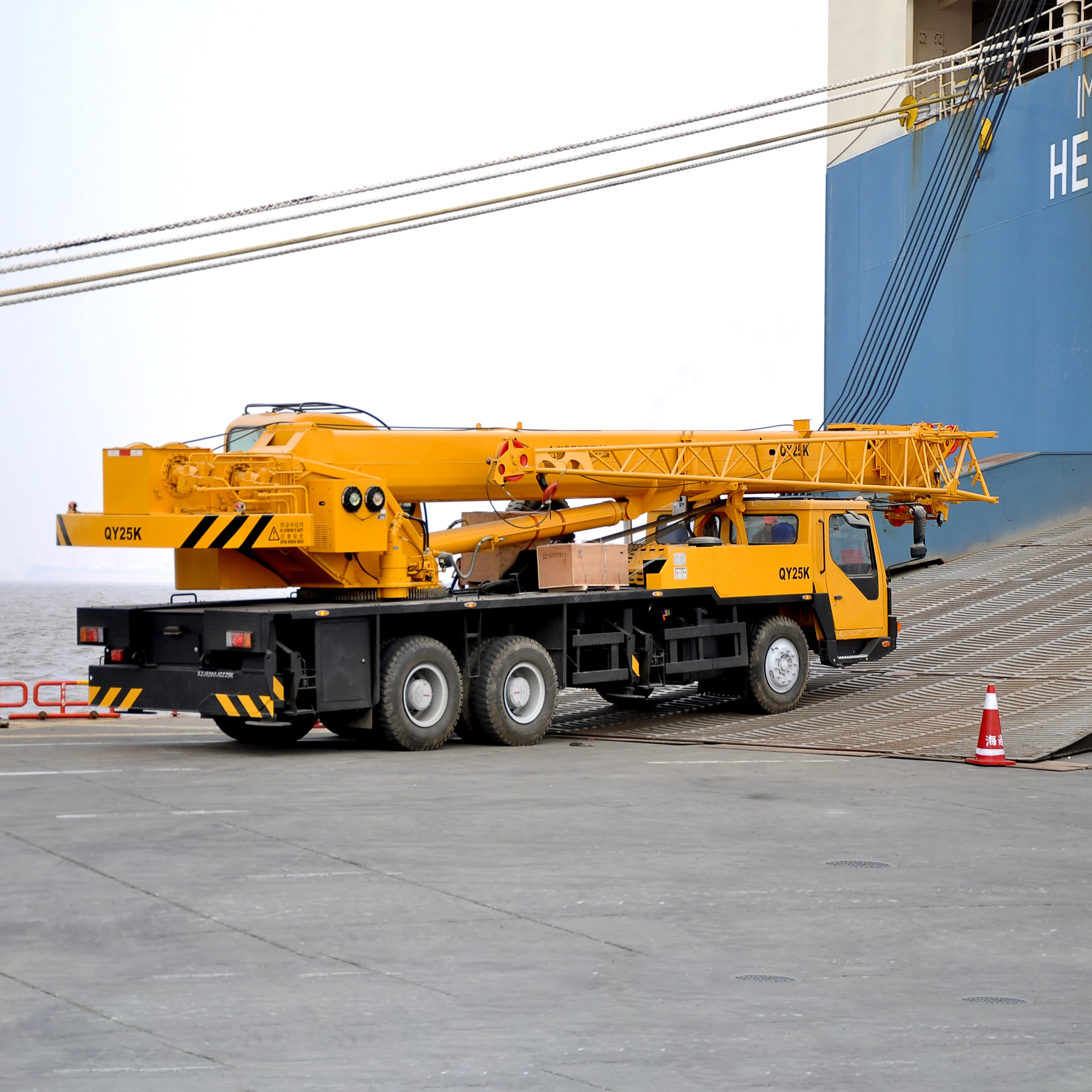 China Top Brand 25 Ton Truck Crane Qy25k5d Good Price for Sale