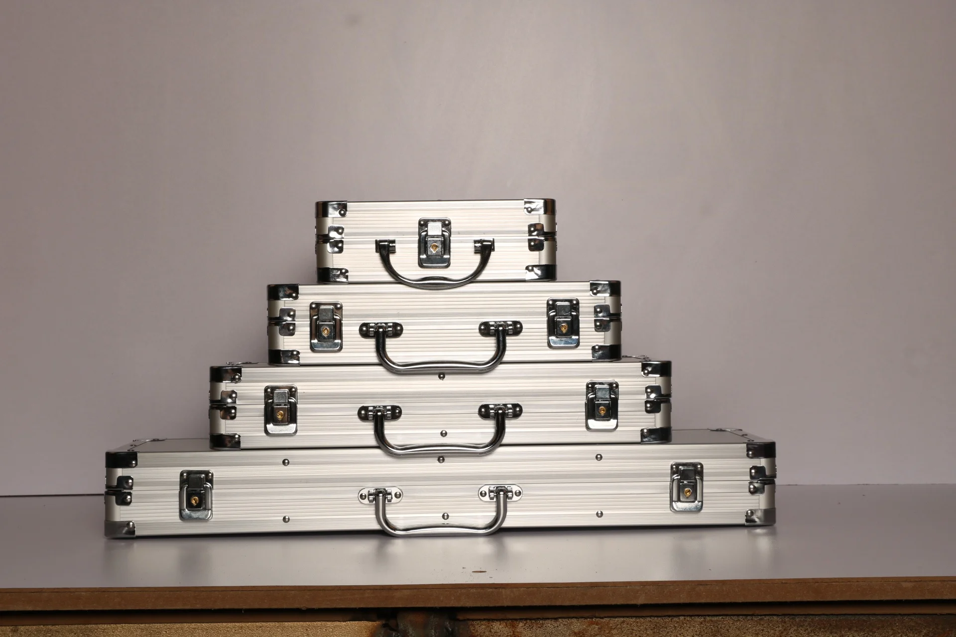 new arrival aluminum poker case chip case with customized sizes From Manufacturer Winxtan Foshan,Guangdong,China