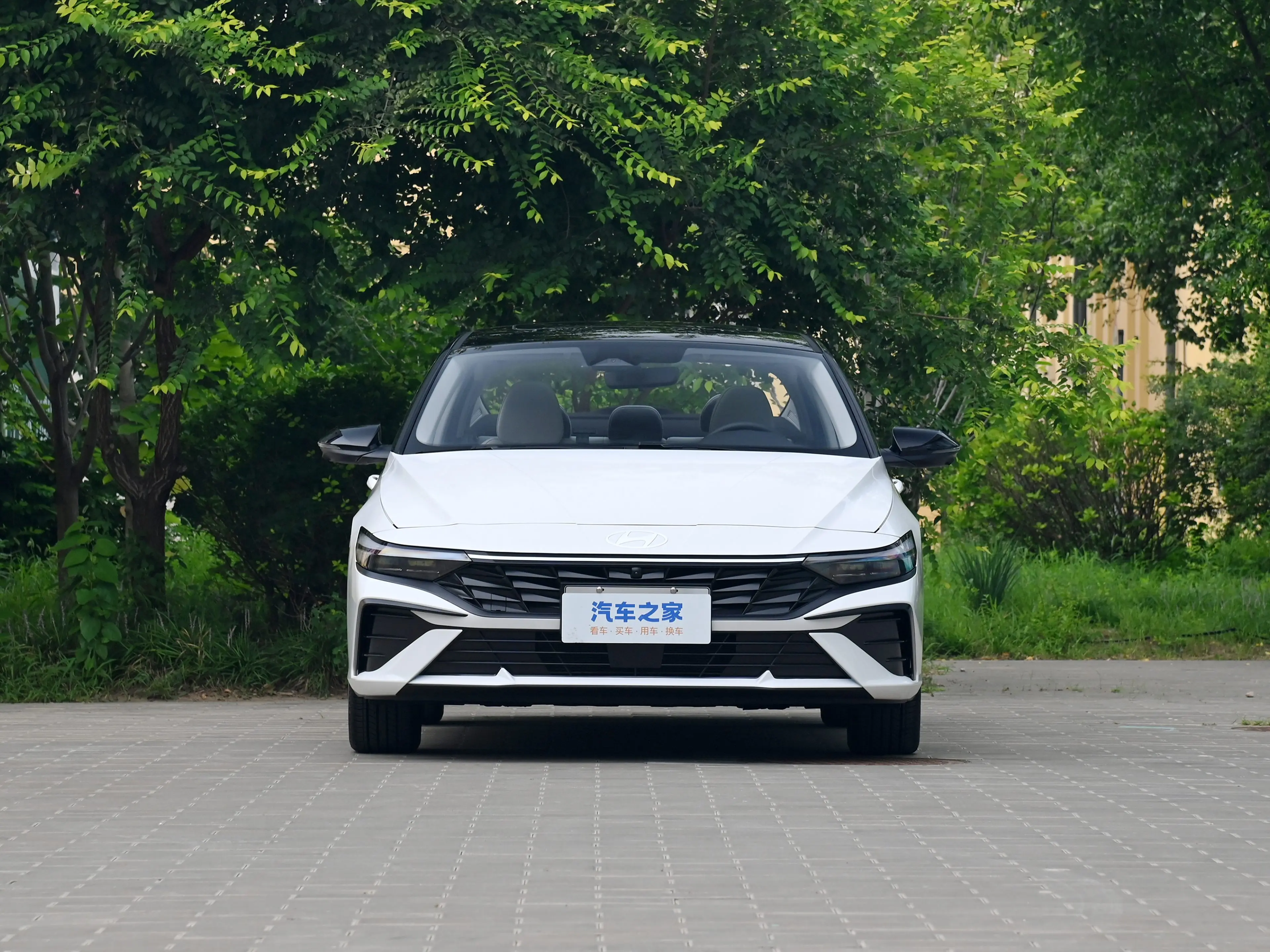 Beijing Hyundai 1.5L Sedan Elantra with Heated Seats for Cold Weather Electric Fuel Light Interior Left Steering