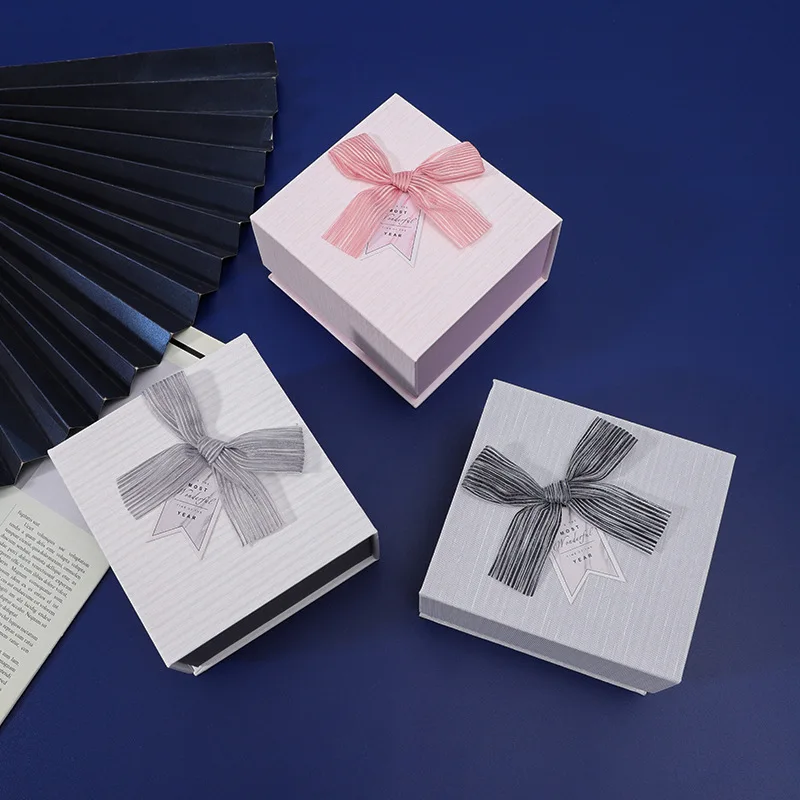 Wallpaper magnetic flip box Cosmetics belt Gift box Holiday gift perfume box