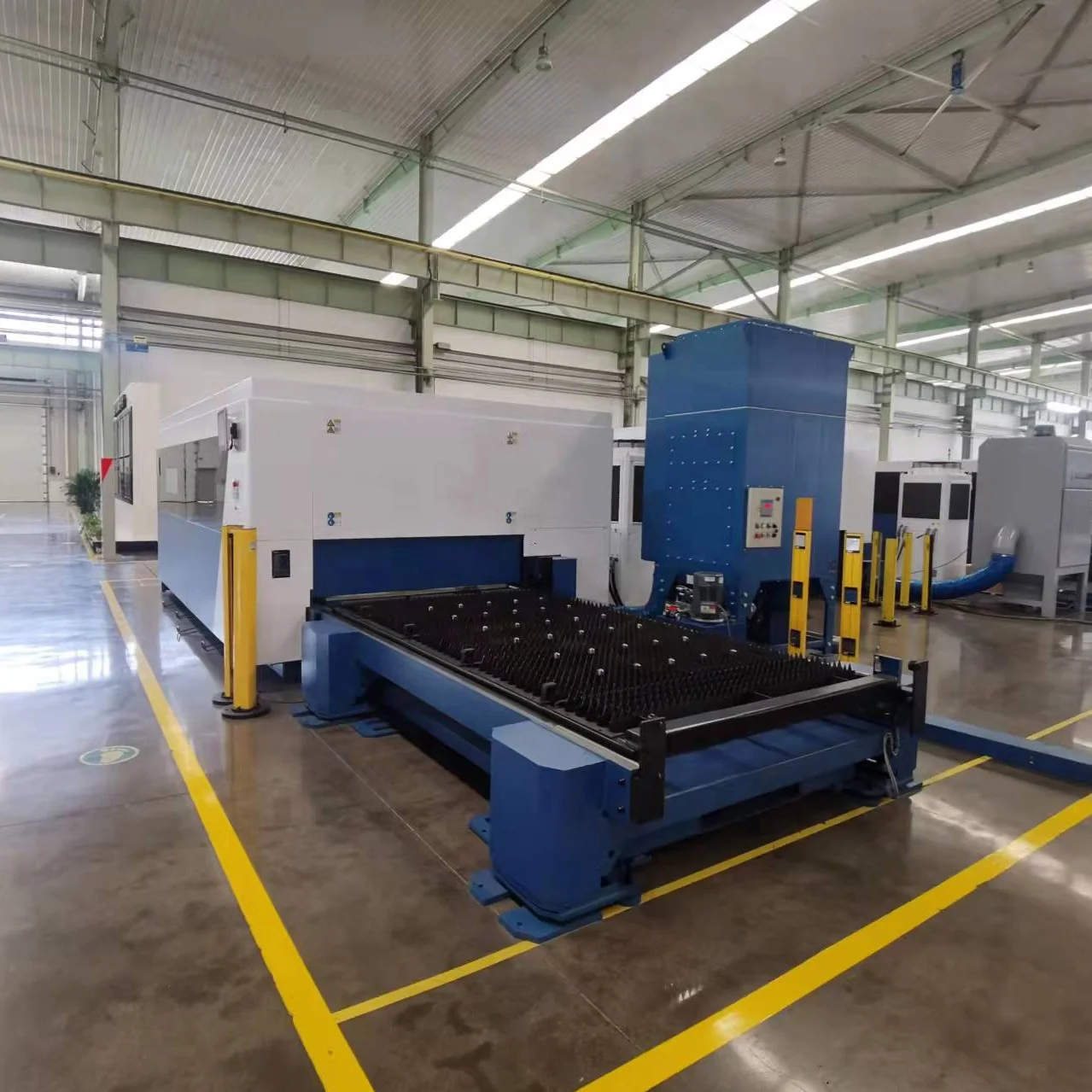 T&L Brand Ultra-Fast All cover 12 Kw 10Kw  Fiber laser cutting machine 2.8G Acceleration