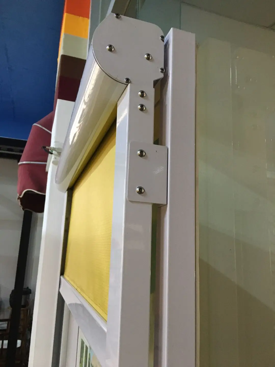 Low Price Motorized Side Blind Shades /Track Roller Blinds/blackout Curtains