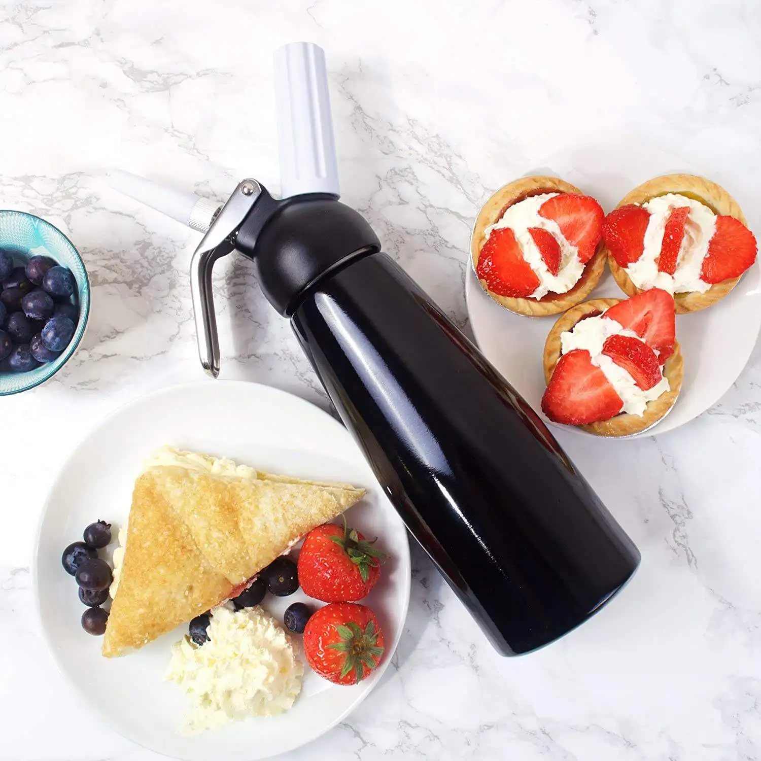 Hot sale 500mL black plastic Professional Whipped Cream kitchen baking tool with Nozzles Portable outdoor use