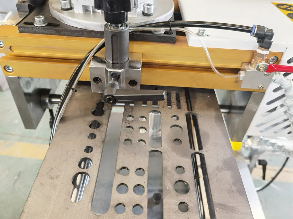 Алюминиевый копировально-фрезерный станок для алюминиевого окна машина по производству