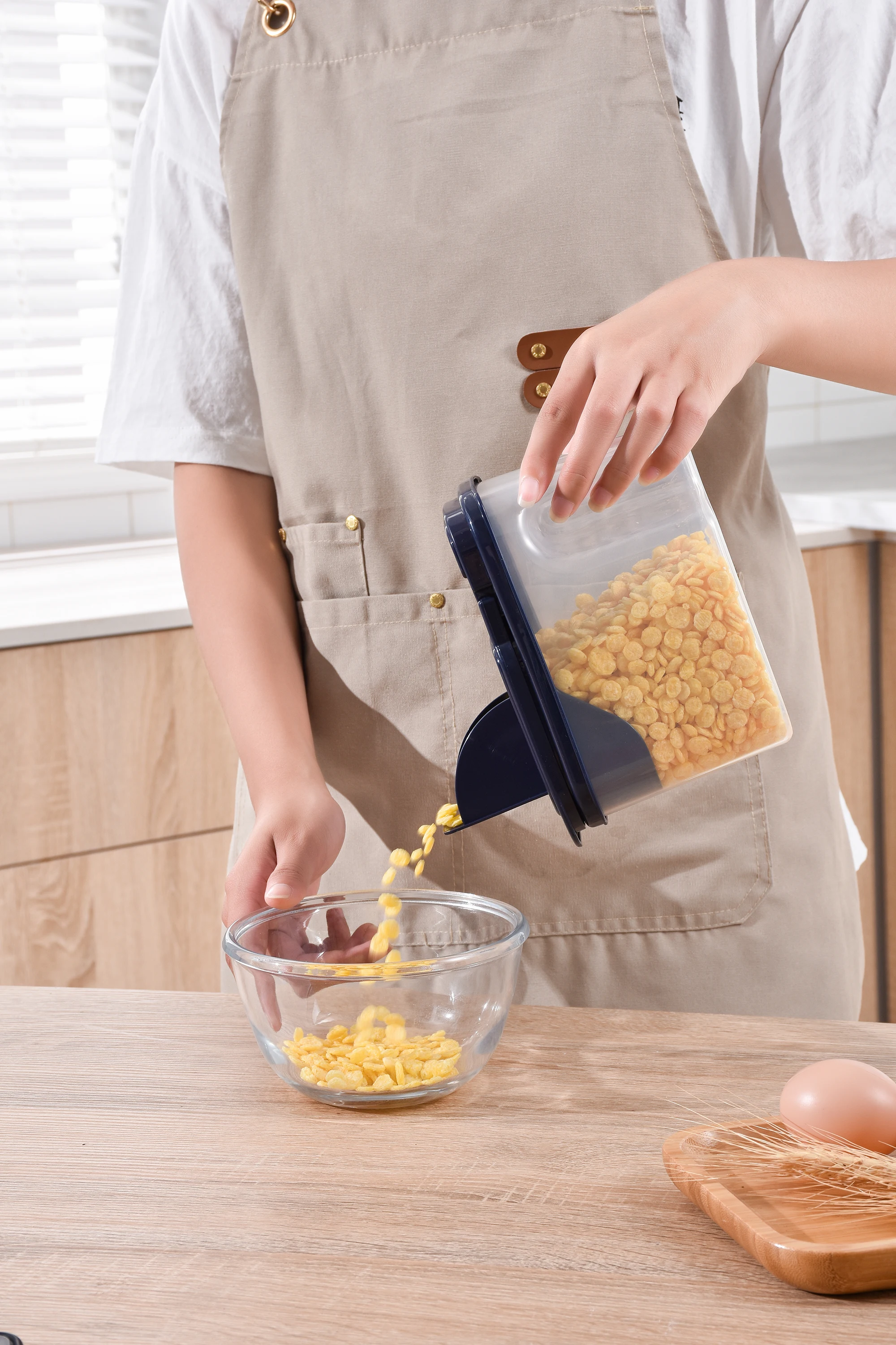 China 3l plastic cereal dispenser rice and grain storage container