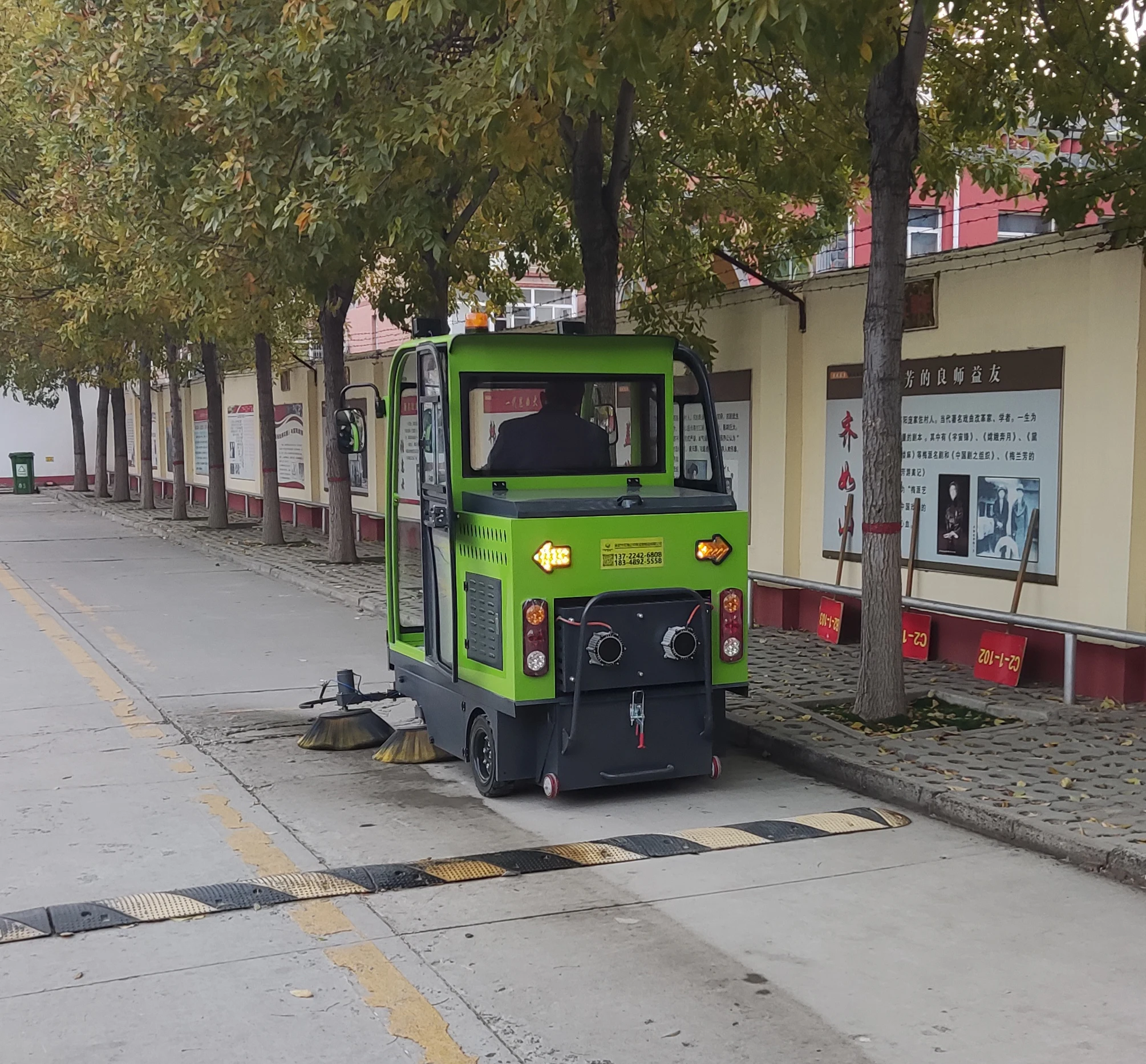 HRD-1900A Industrial Road Sweeper Machine high quality floor cleaning machine Street Floor Cleaning Equipment