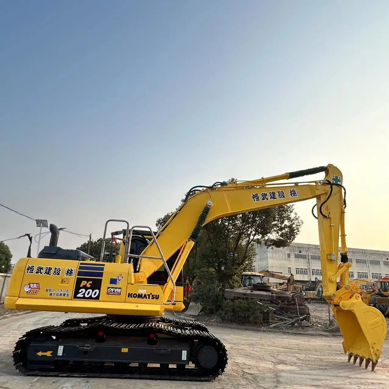 90% new 20 Ton Used Komatsu PC200 hydraulic excavator with low price