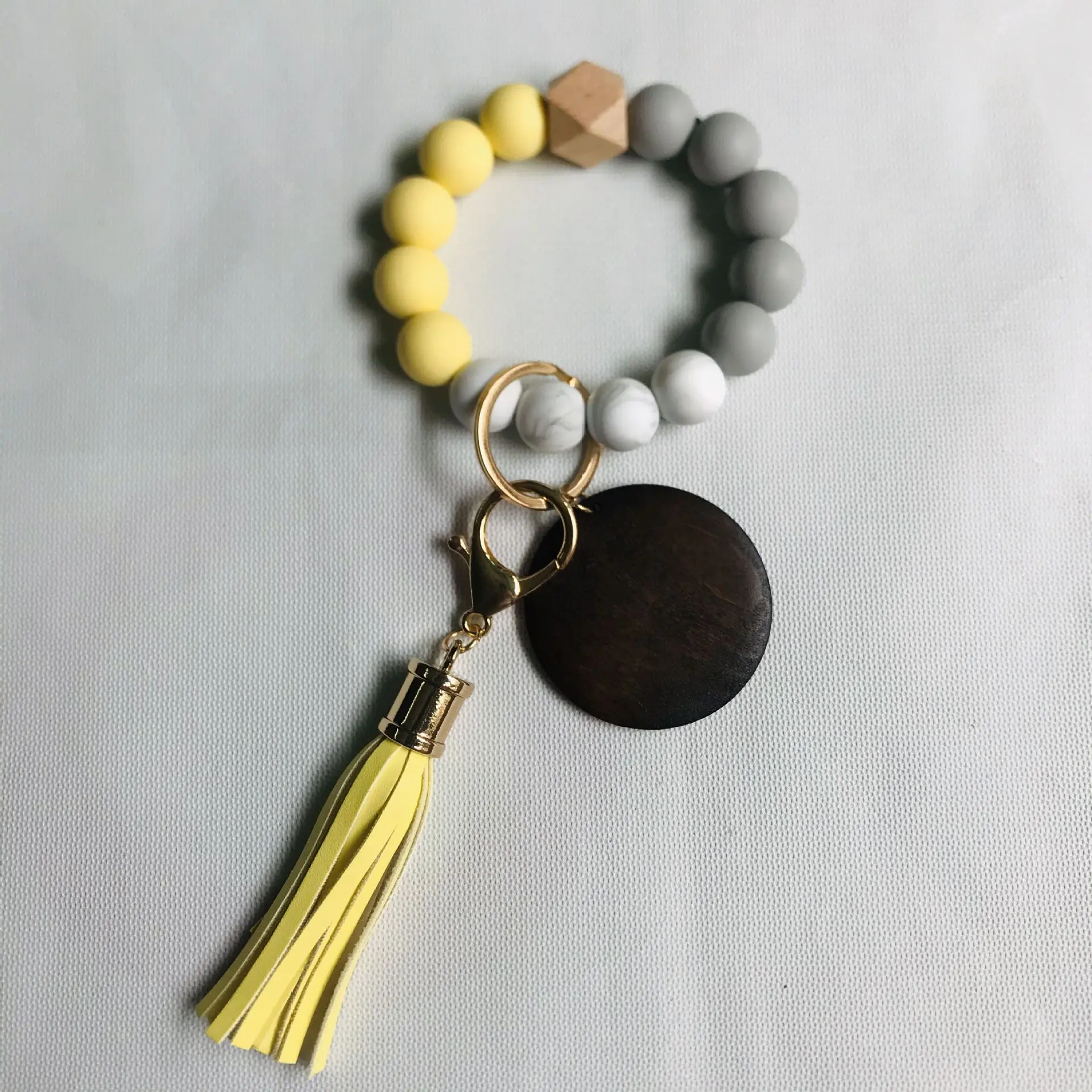 Christmas Gift Wholesale Monogram Silicone Custom Wooden Beads Disc Wriselect Keychain Holder