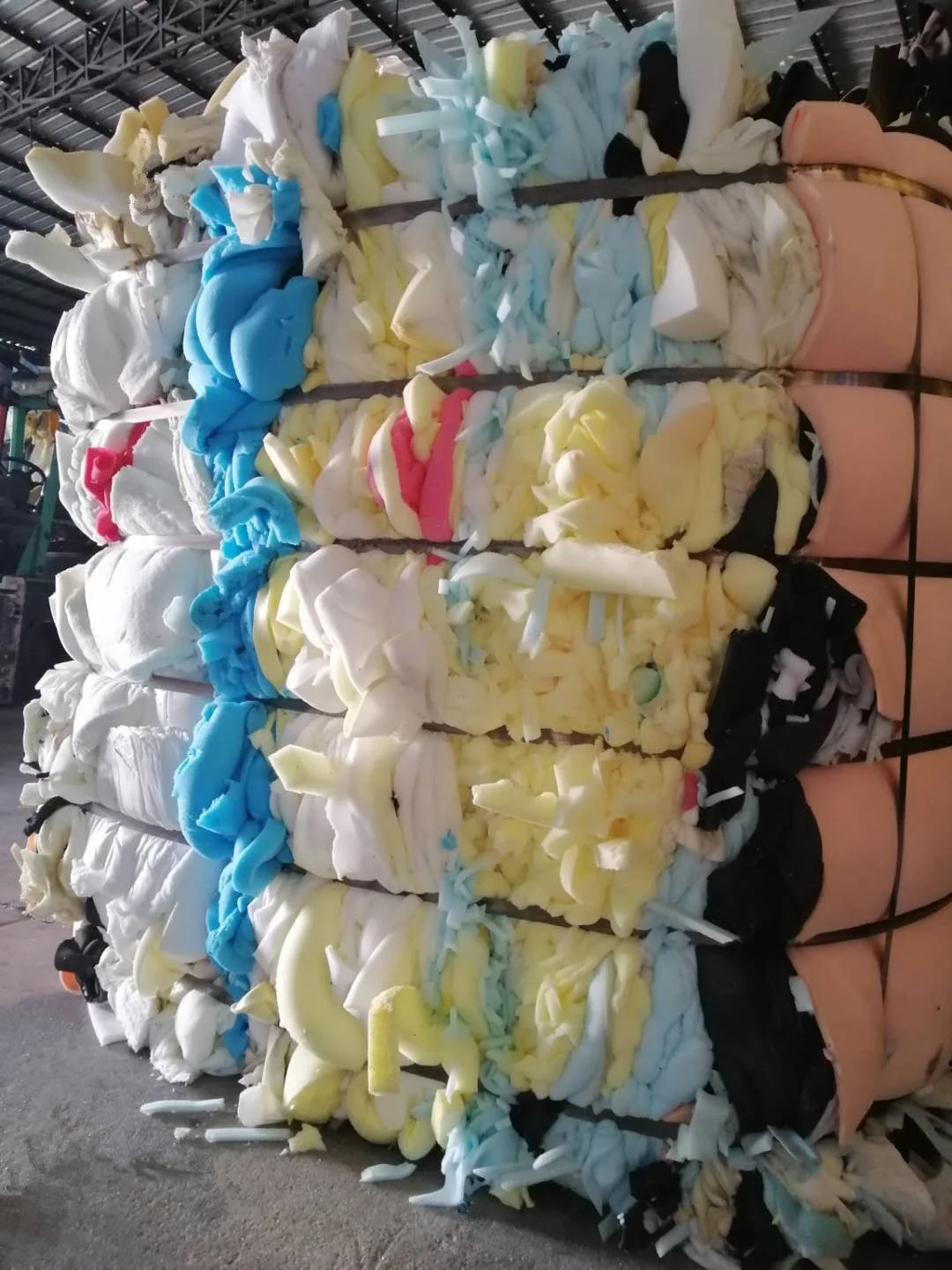 100%Clean and dry PU Furniture foam scrap plastic recycling waste sponge foam scrap furnituremattress  fillings