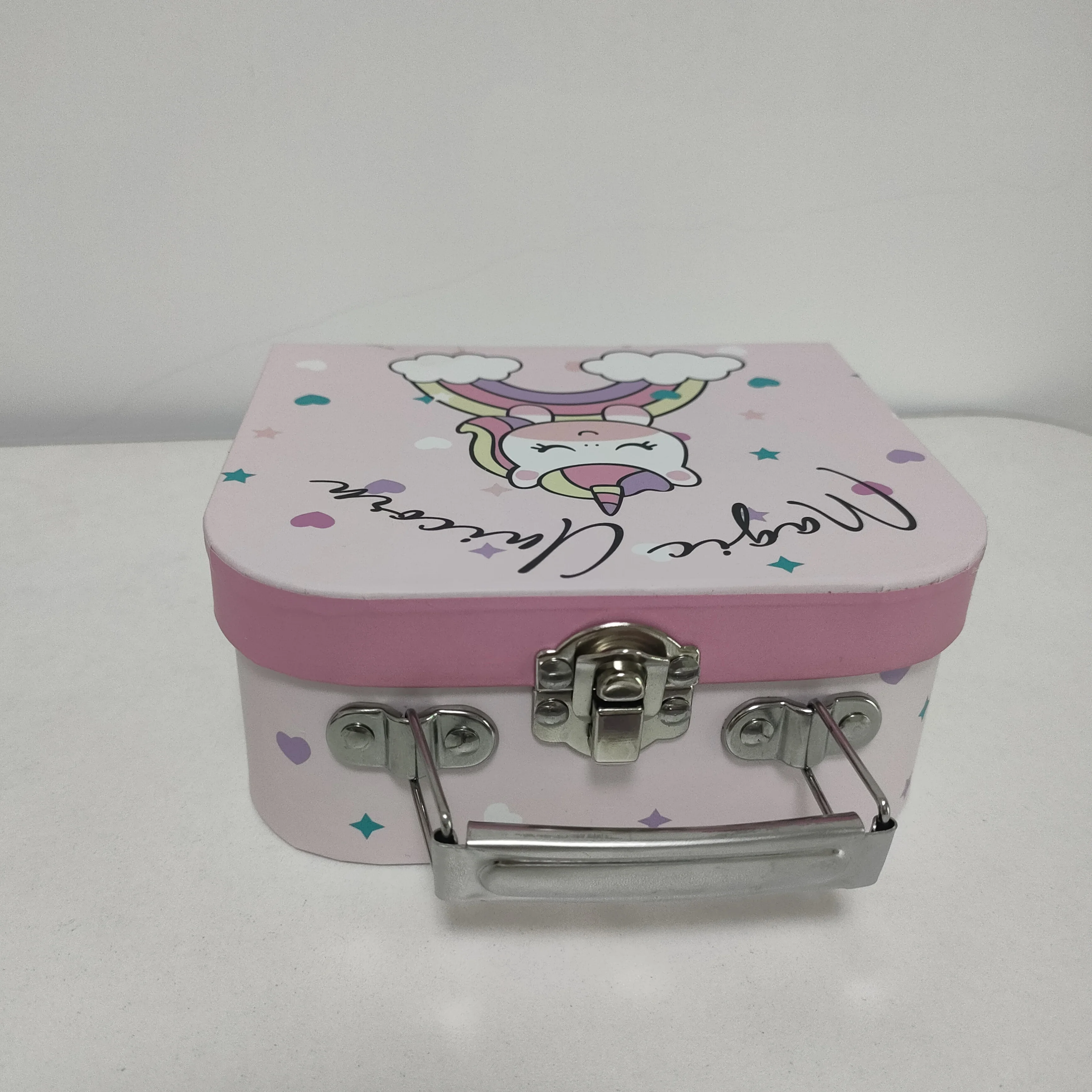 Cute Single-Sided Coated Craft Paper Gift Box with Handle Pulped by Chemical Process for Presenting Handmade Items