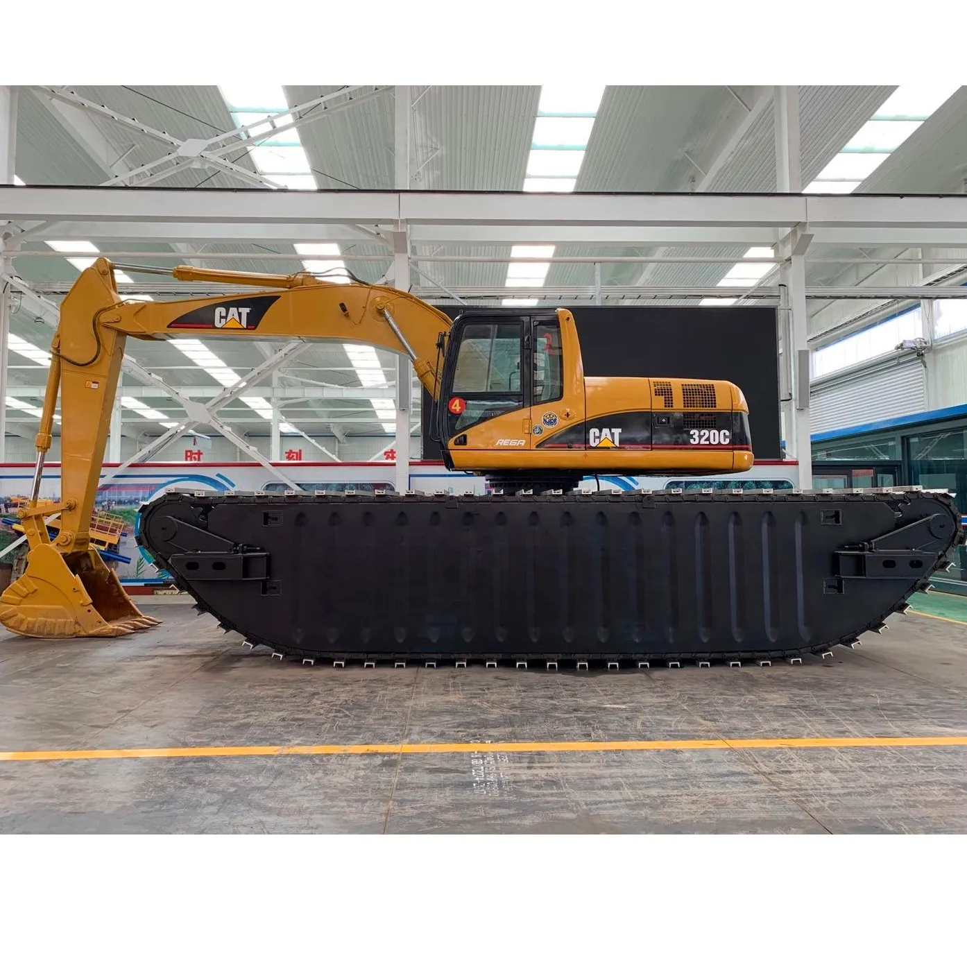 Long Reach Swamp Buggy Amphibious Excavator  boat dredger Undercarriage pontton Factory