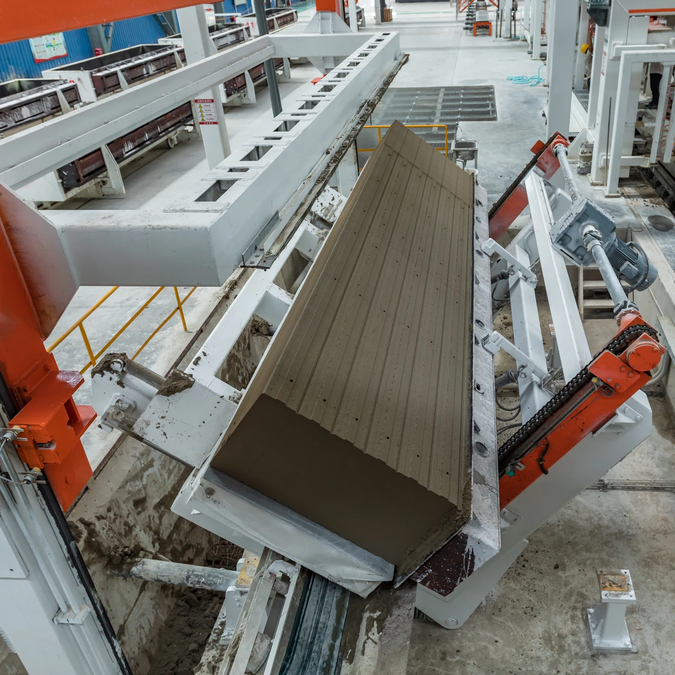 Опрокидной стол для оборудования для производства кирпича и панелей