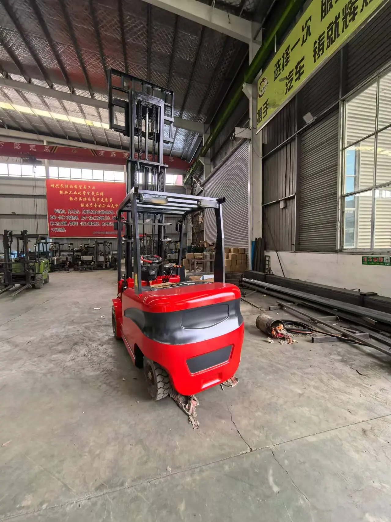 High Quality Control Heavy Duty Electric Forklift For Material Handling With High-Capacity Battery For Warehouse Operations