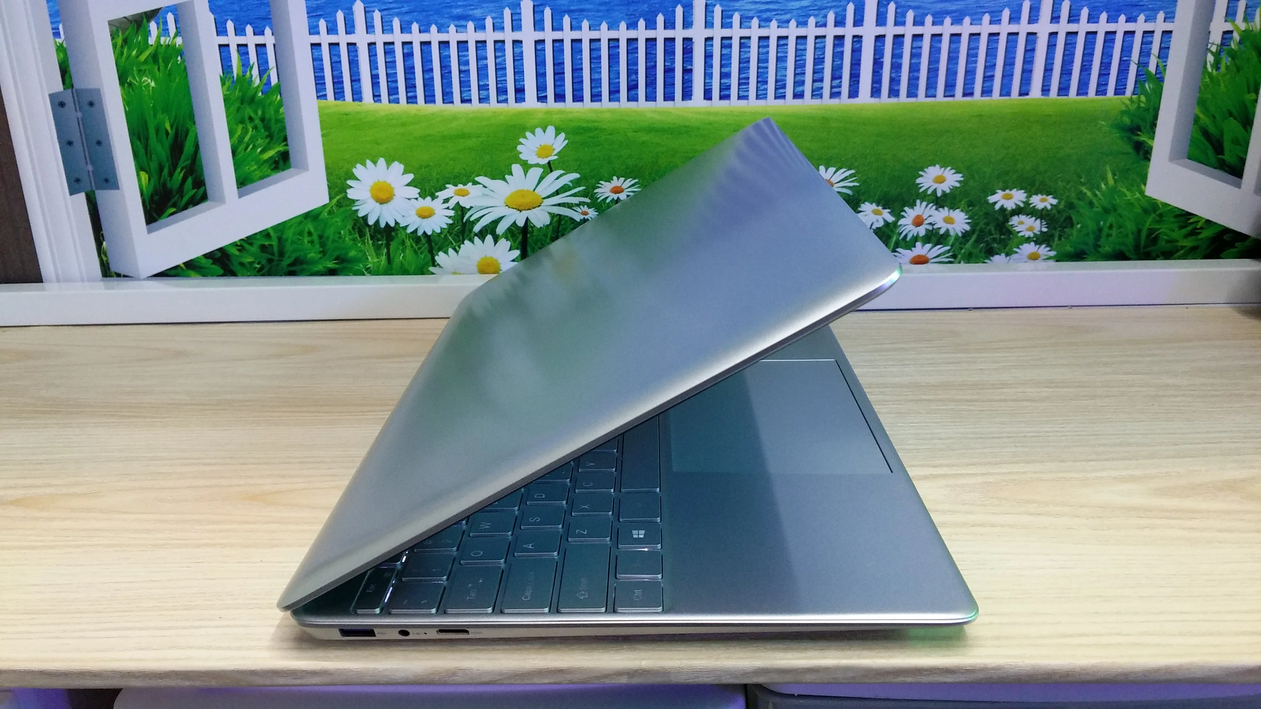 Ultra slim portable laptop 15.6 inch with full backlit keyboard 12GB RAM 1TB SSD good quality notebook