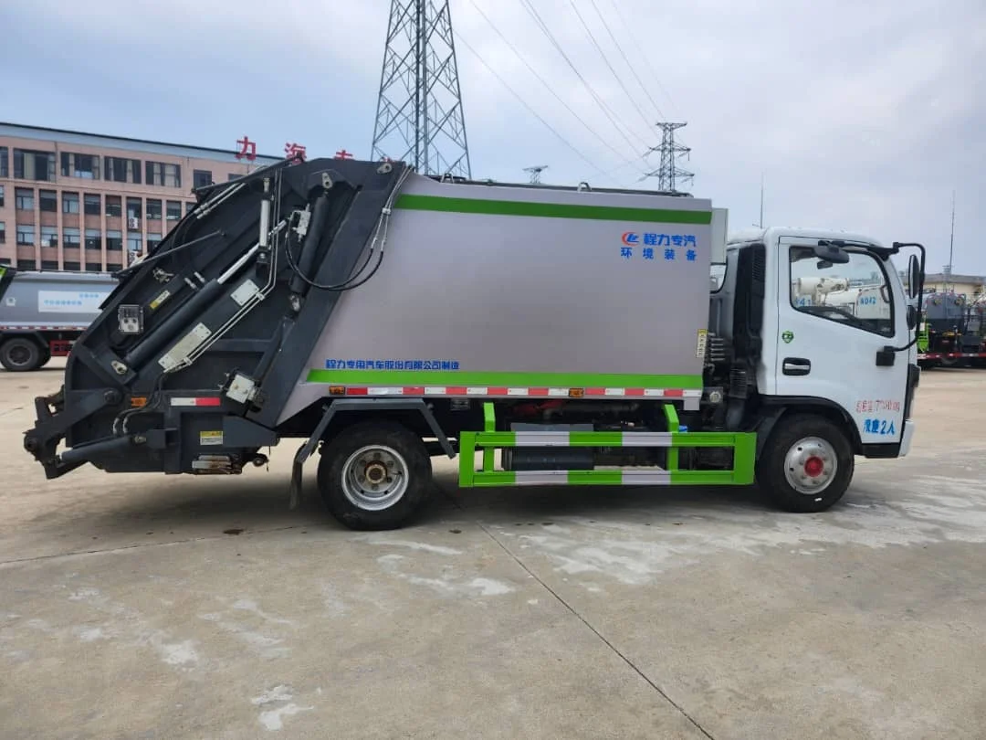 Дешевая цена использованный 4x2 8CBM Dongfeng мусоровоз для продажи