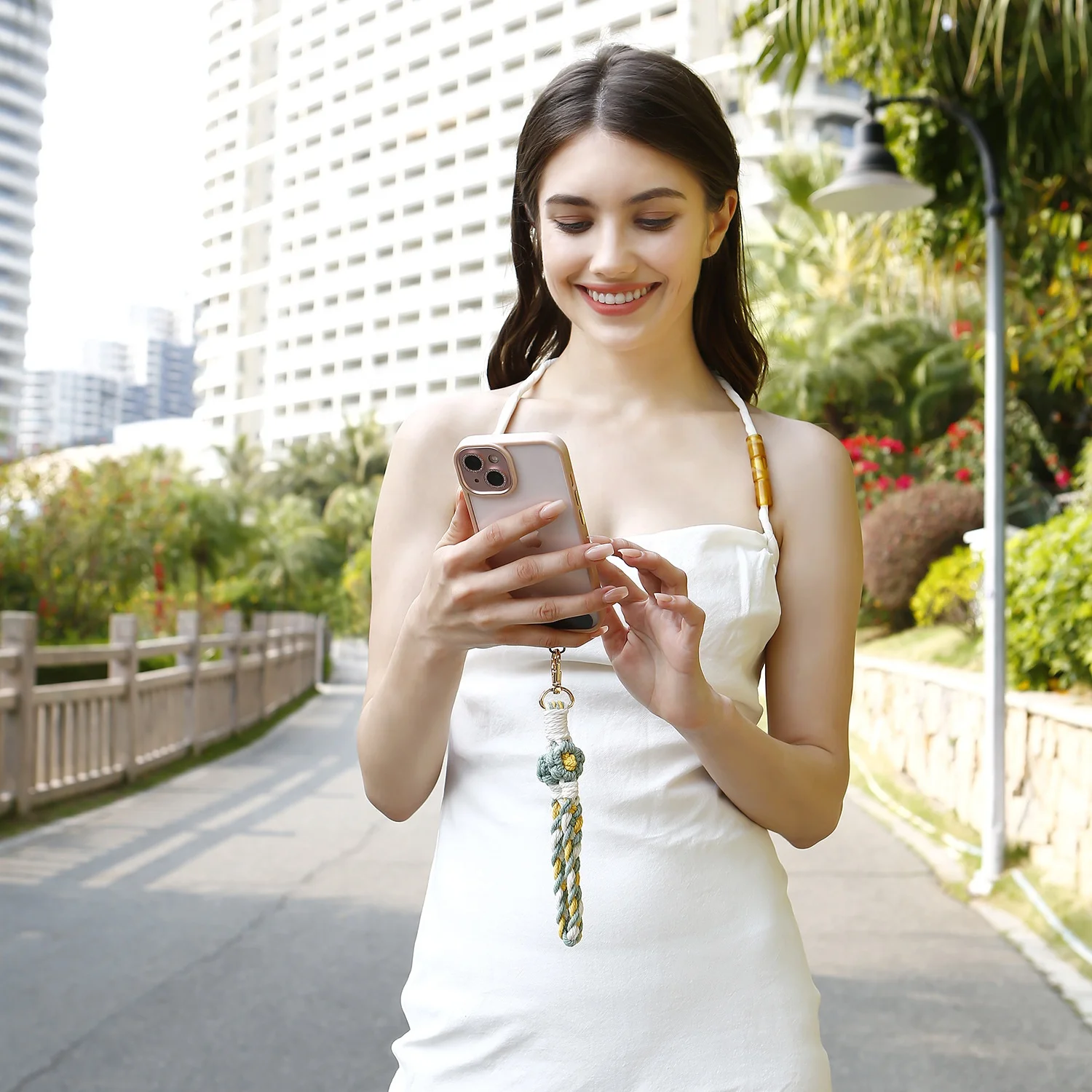 2023  Cute Girls Flower Key Chain Macrame Handmade Woven Keyring Holder Wristlet Keychain Wrist Lanyard for Keys