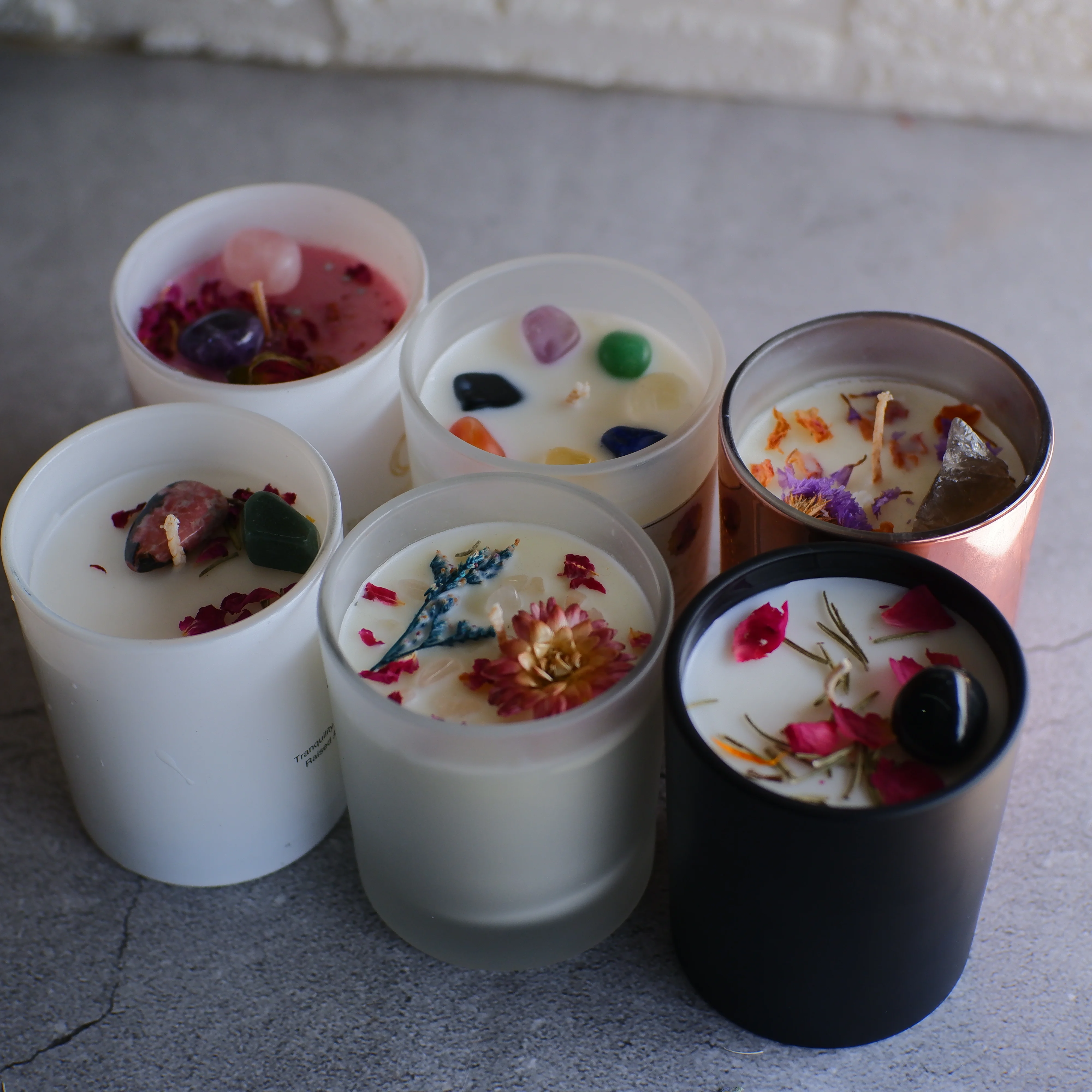 Wholesale oud gift box Healing aromatherapy crystal Natural soy wax dried flowers glass jar scented candle