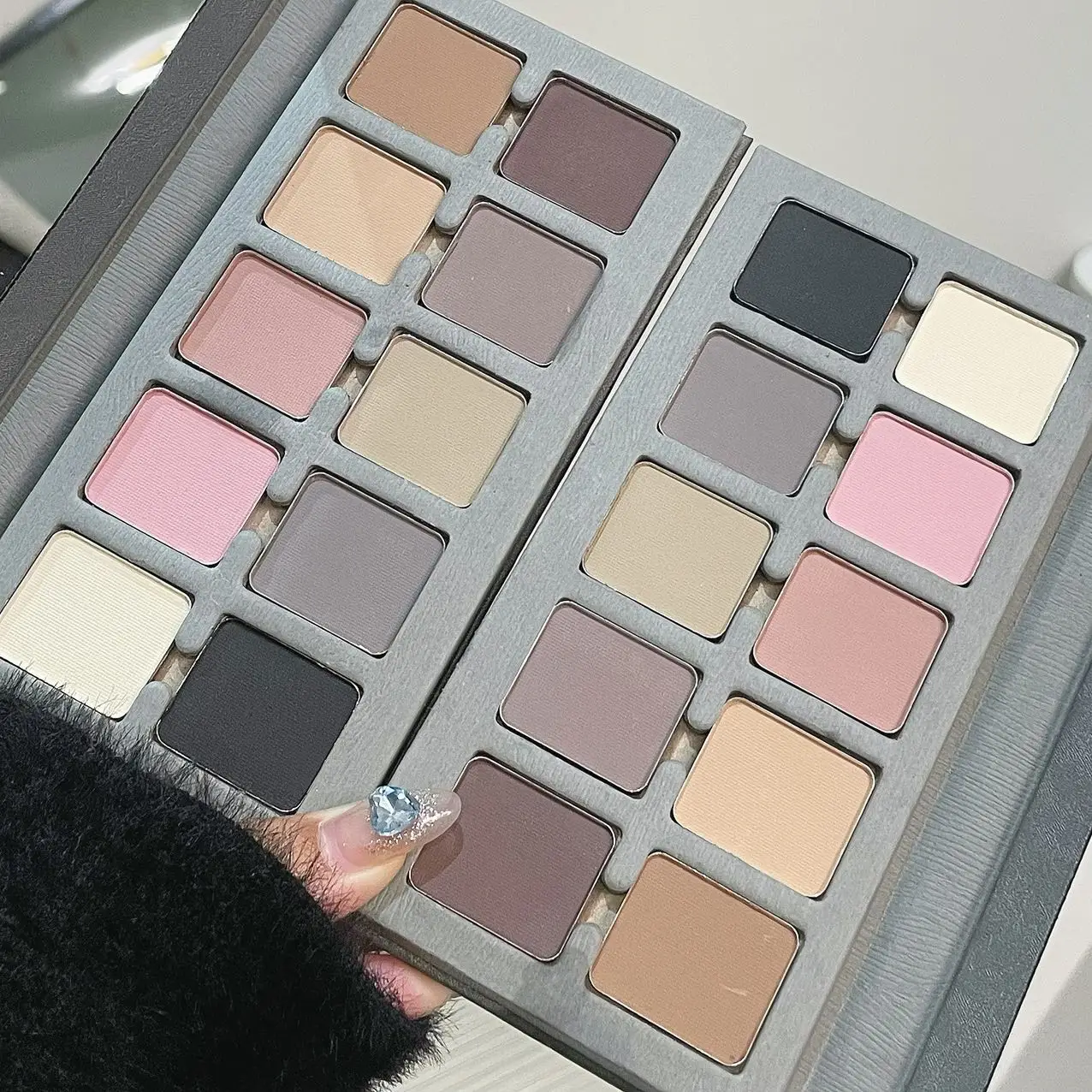 Multi-use Ten Colors Eyeshadow Palette Matte Brightening Smooth Texture Earth Tones Daily Makeup Eyeshadow Palette