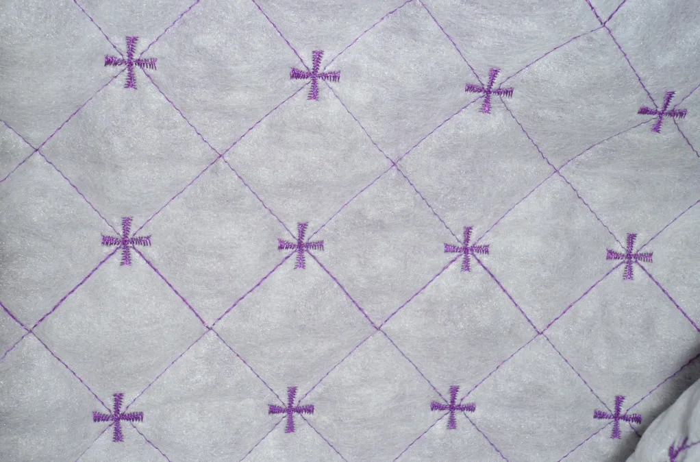 Машинная вышивка простыней, компьютерная вышивальная машина