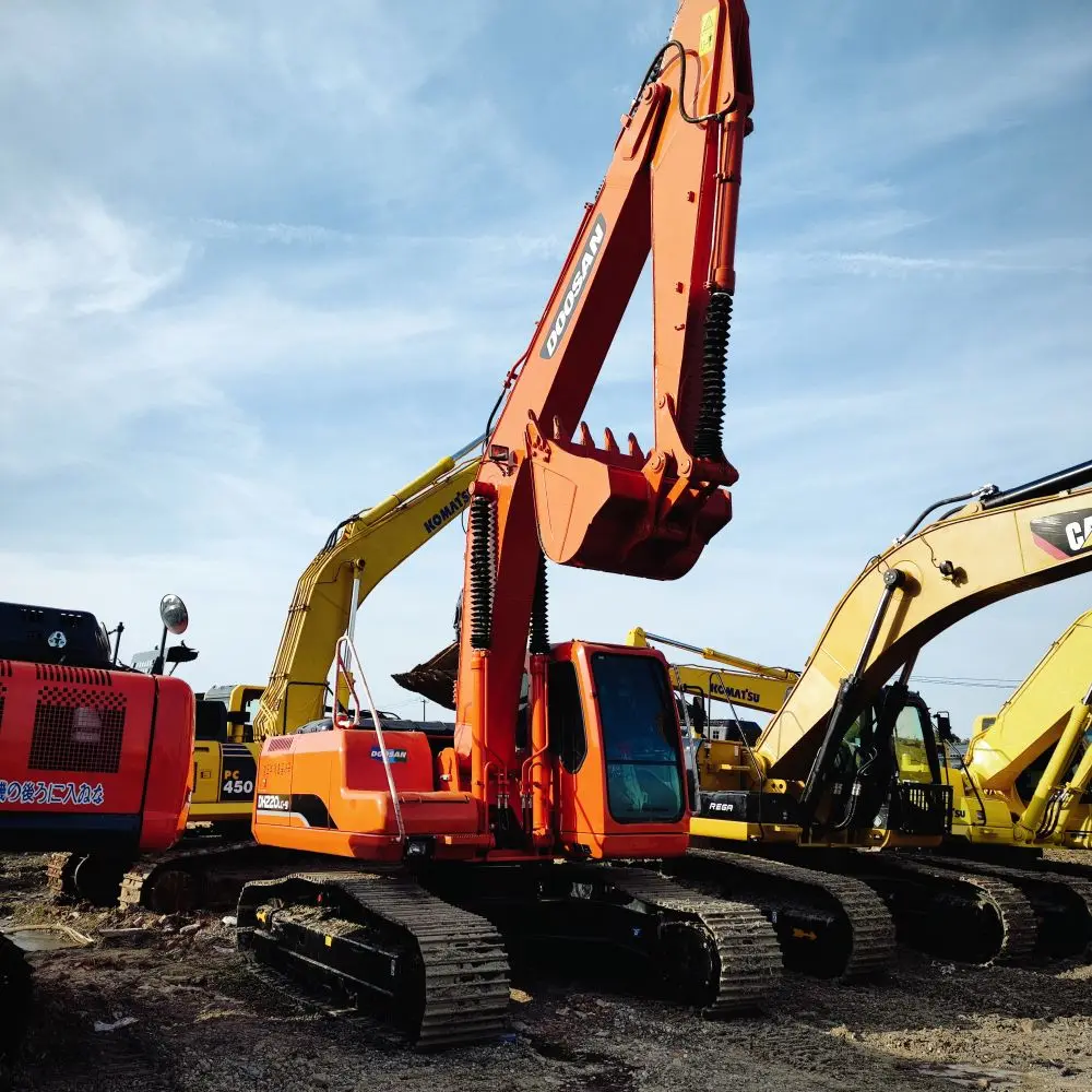 High quality used excavators Korea Doosan DH220  are cheap and  produced in recent years