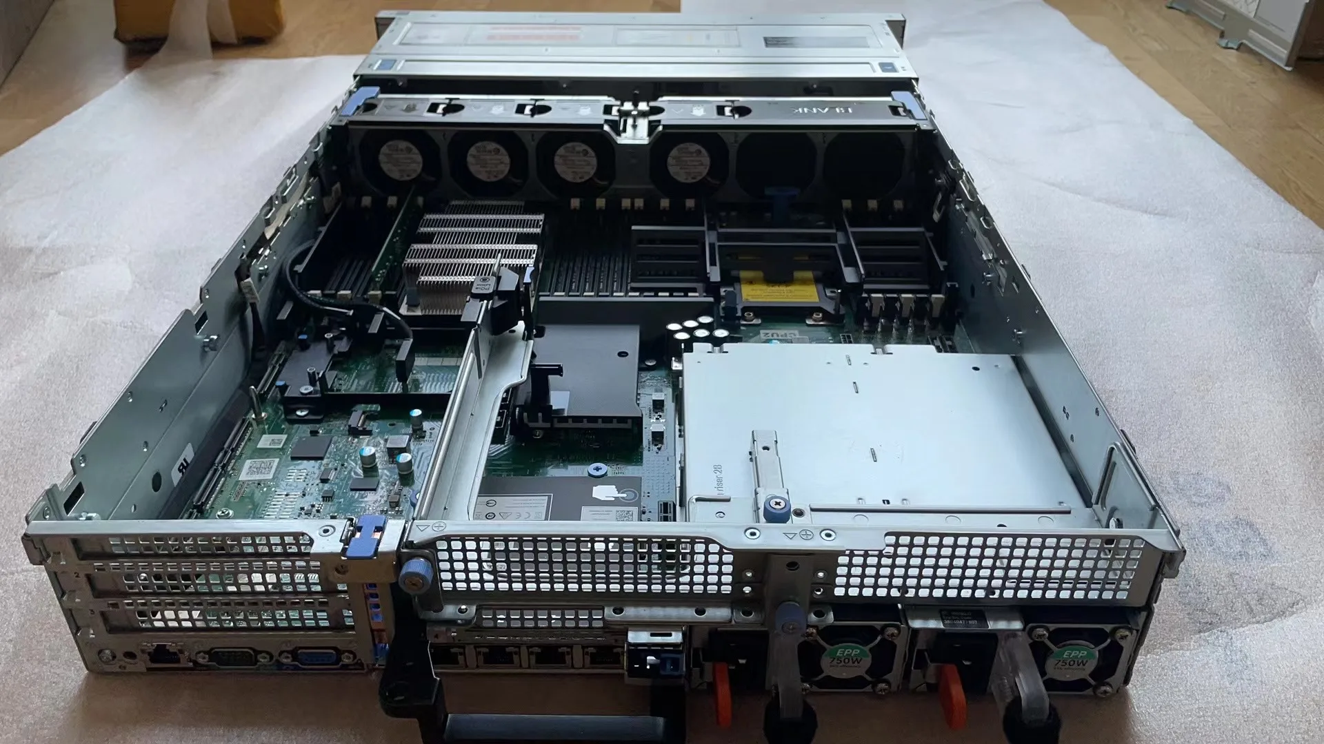 Manufactured dells 2U Server R740xd In tel Xeon 4215 Processor for Dells Server dells poweredge r740 server