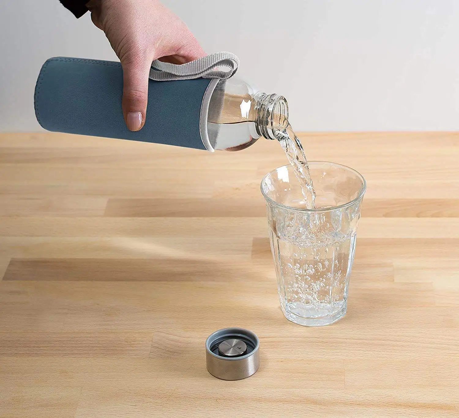 Factory Sale Beverages Juice 18oz Glass Water Bottles 500ml 750ml Sports Water Bottle With Silicone Sleeves and Stainless Steel