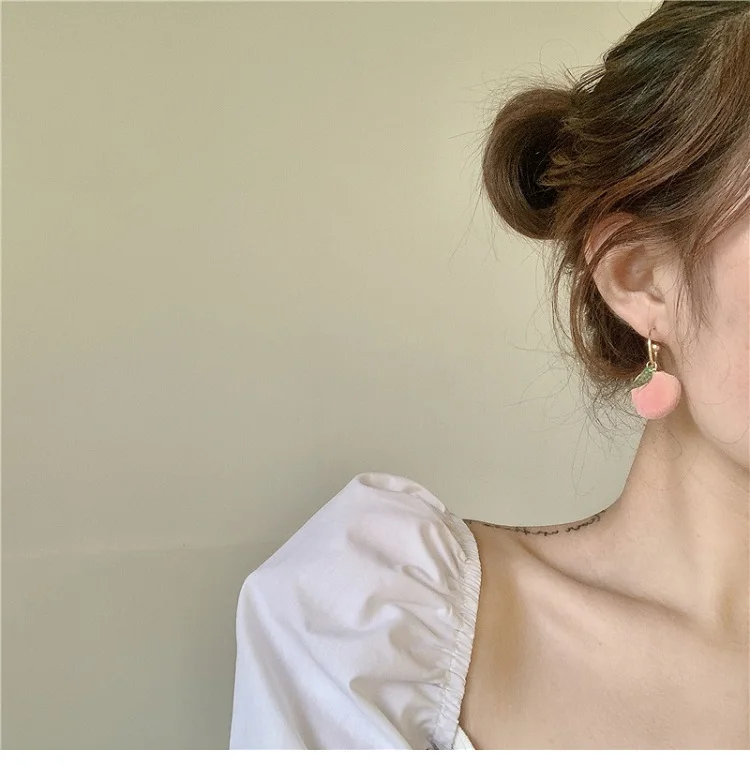 
2021 New Fashion Earrings Same Style Yang Mi Flocking Honey Peach Pendant Earrings 