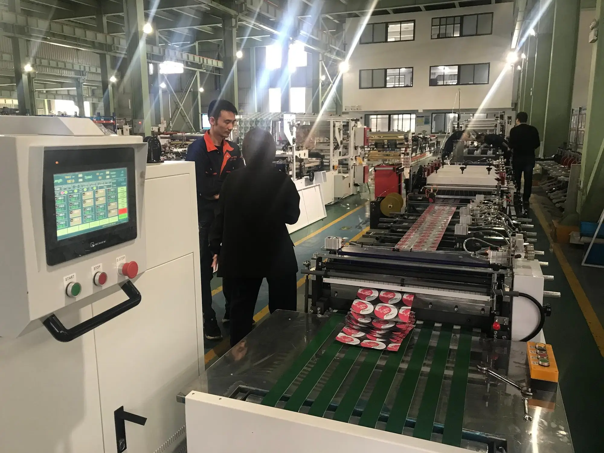 Automatic multi-function PET PE OPP laminated central seal gusset bag doypack zipper center fin seal pouch making machine