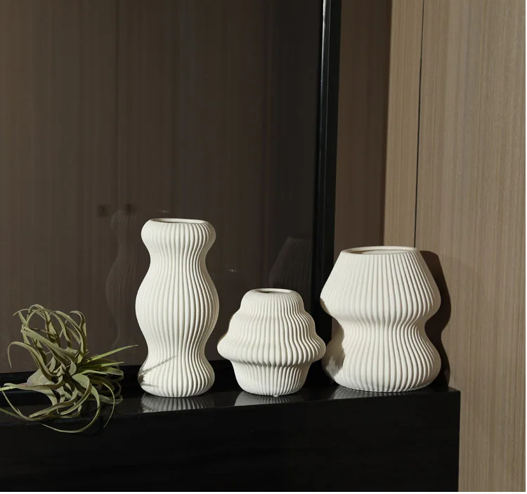 2023 Nordic Pleated Vertical Stripe Ceramic Vase Table Decorative Pleated Vertical Stripe Flower Vase For Home Decor