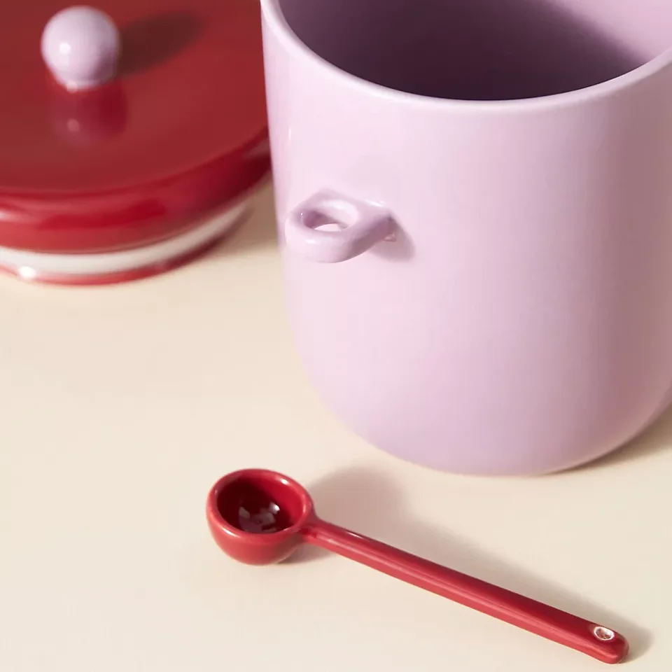 Newest color glaze herb spice tools 2pcs kitchen seasoning shakers minimalist ceramic salt and pepper shaker with tray