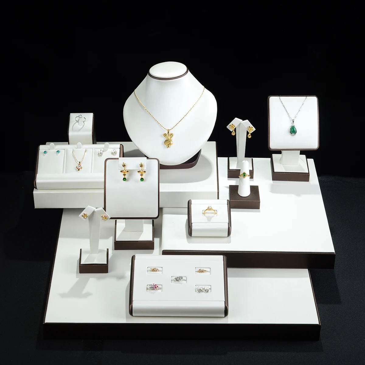 
Luxury Handmade Custom Display For Jewelry 