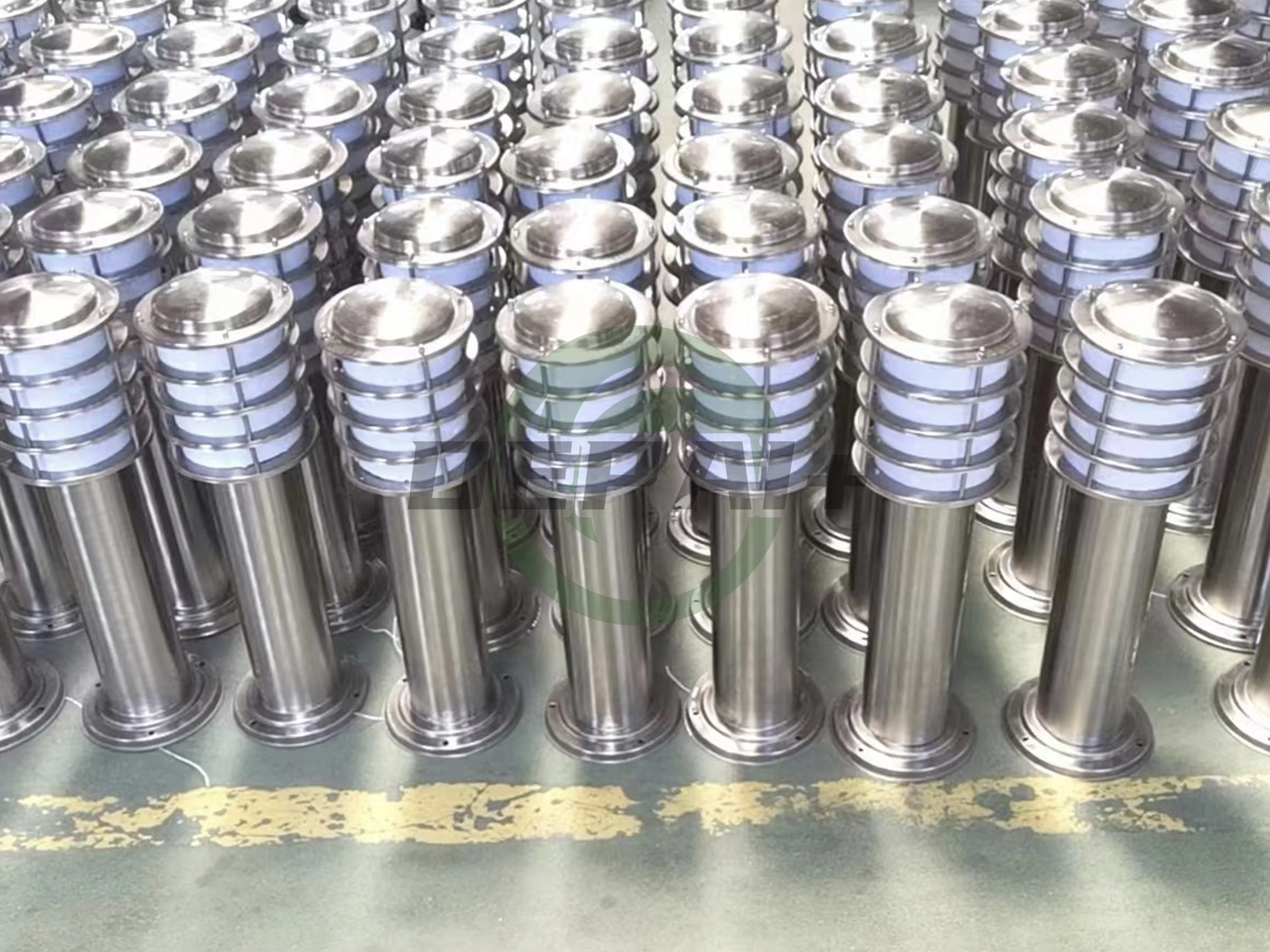 2024 Modern Patio Stainless Steel LED Traffic Security Light Bollards for Parks