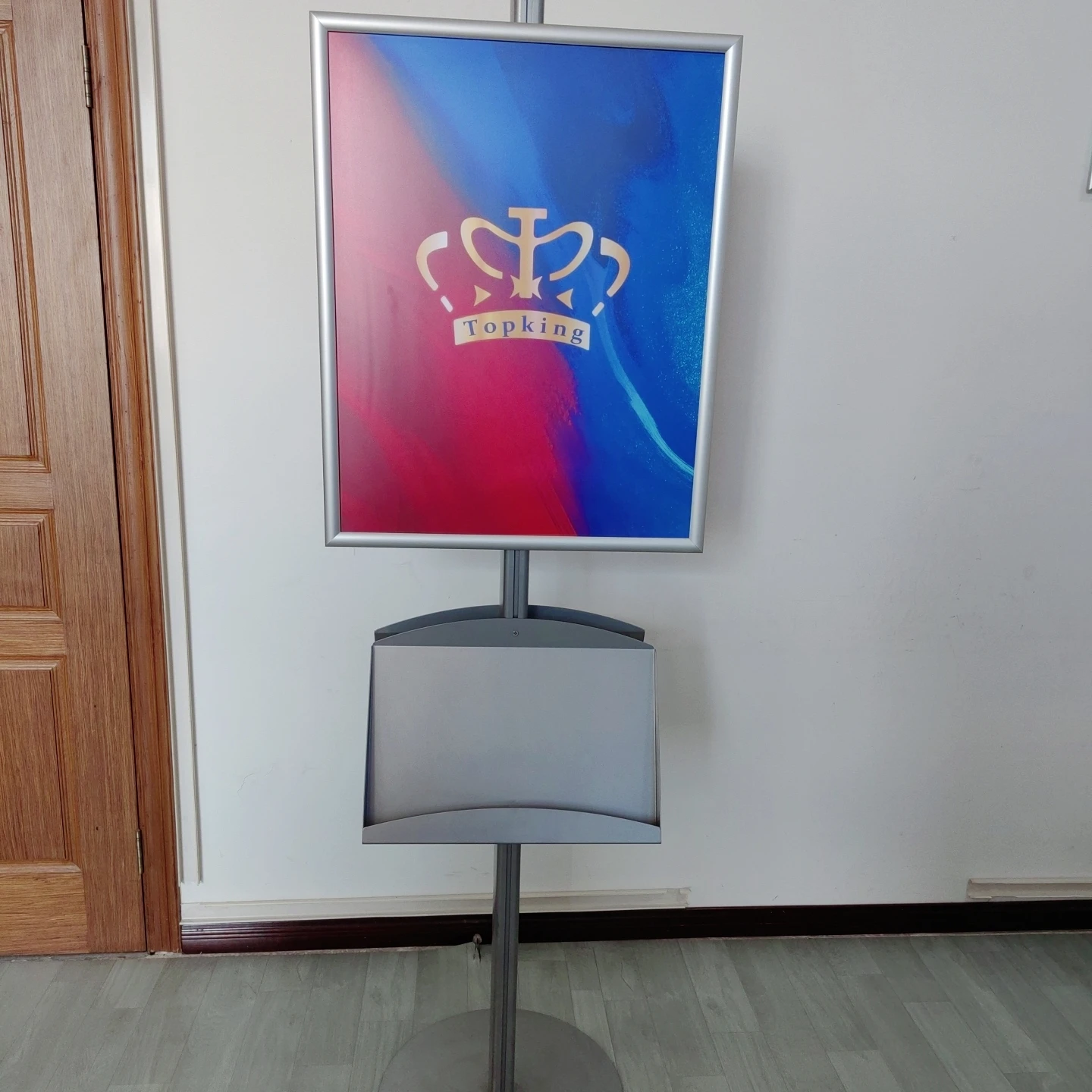 Modern Eco-Friendly Aluminium Poster Floor Stand with Literature Holders Sign Display Stand for Showroom Advertising