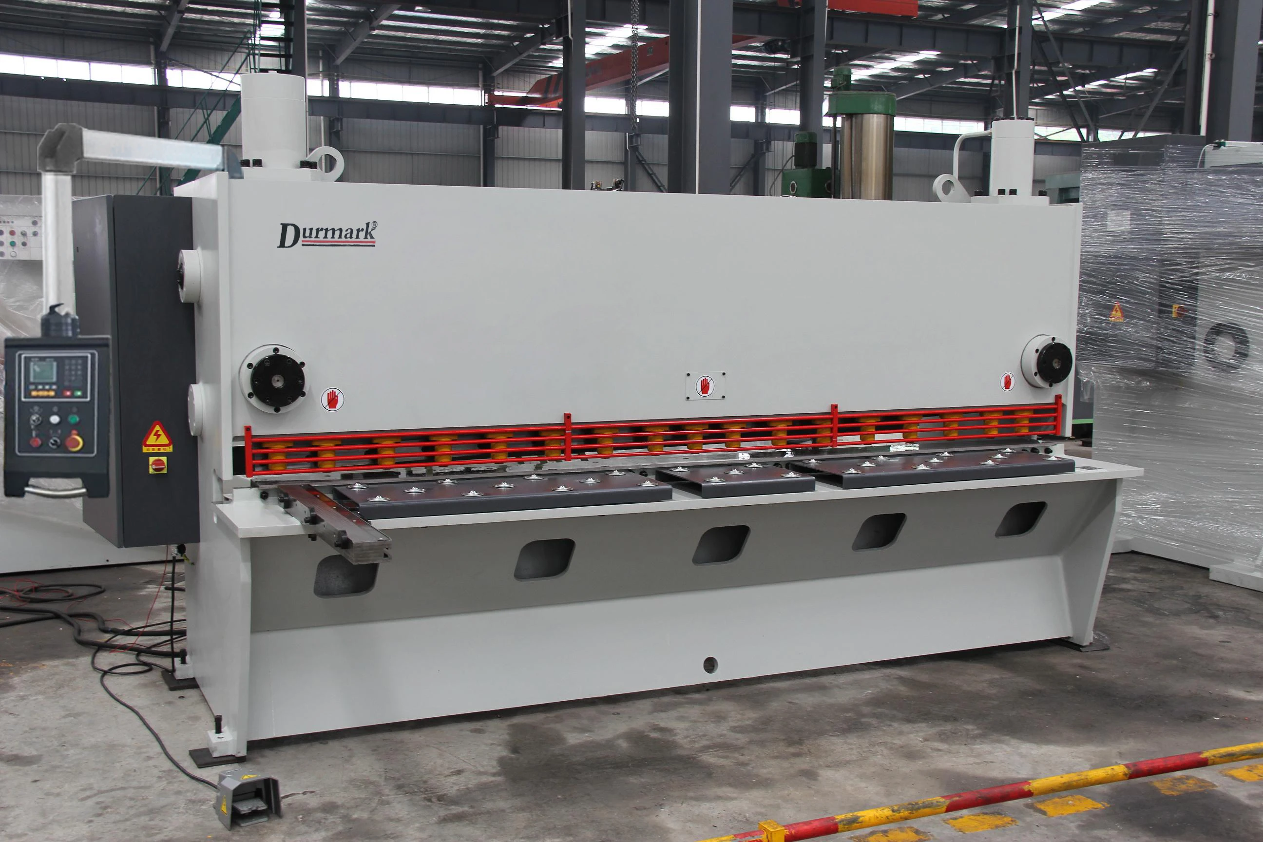 10x2500 guillotine shearing machine stainless steel metal sheet iron plate sheet cutting machine with long service time.