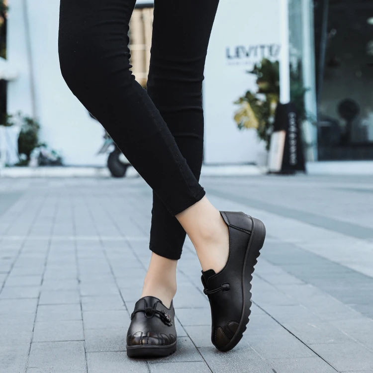 2025 Mom shoes independent station outdoor travel plus size PU Elegant women leather shoes