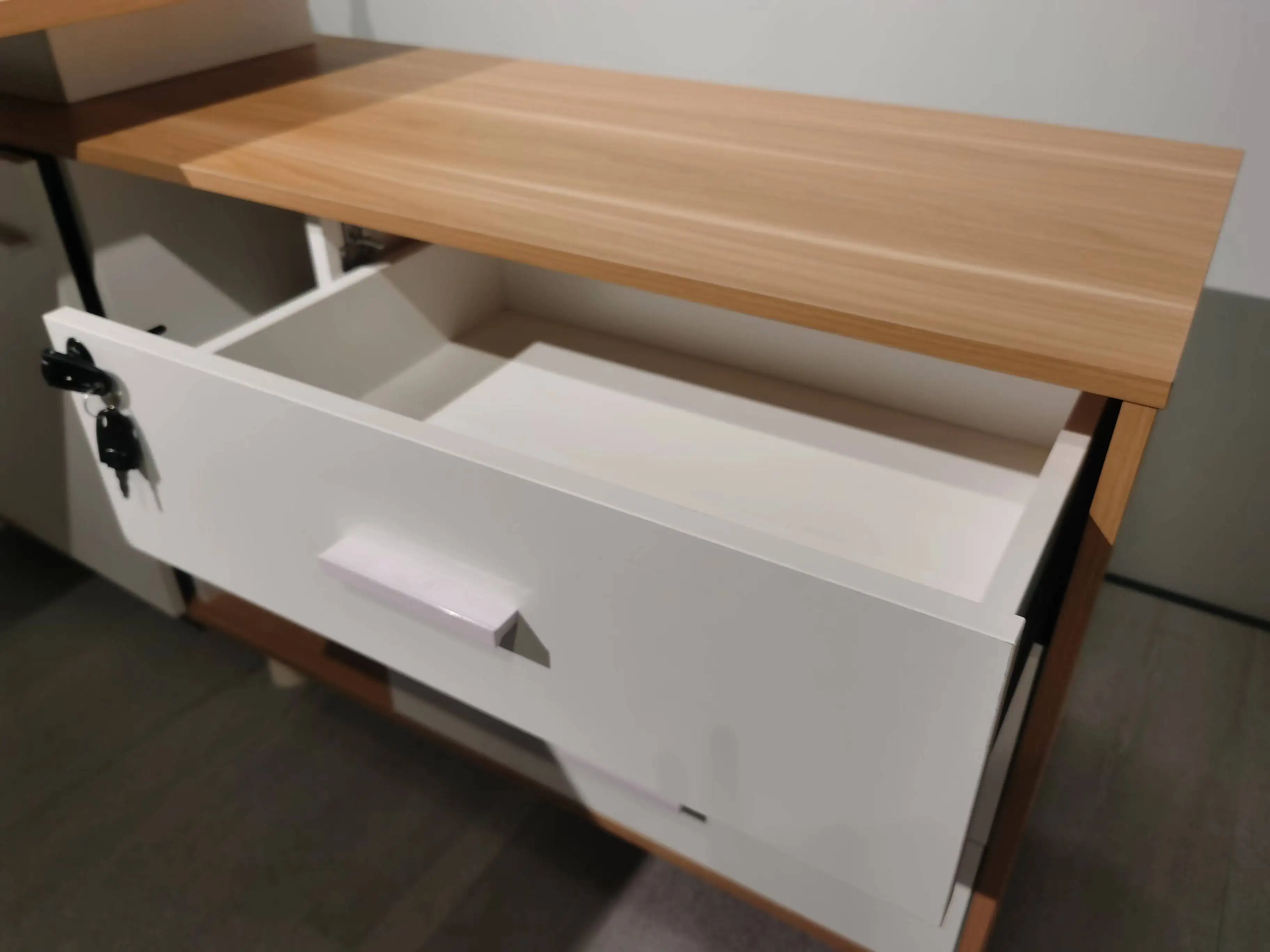 Современная дизайнерская офисная мебель L-образная квадратная нога офисный стол менеджера